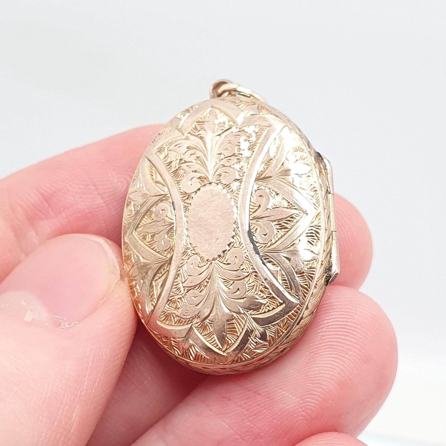 Antique 9ct Gold Locket Oval Victorian Solid 9k 375 Back and Front Hand Engraved Pendant Necklace Jewelry Jewellery