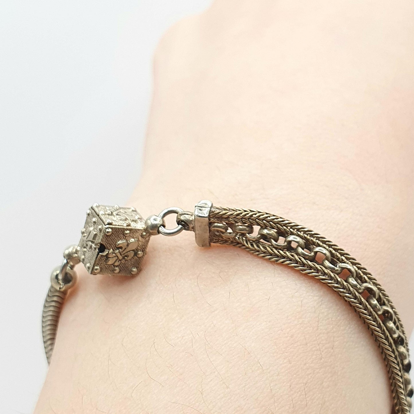 Antique French Albertina Chain Bracelet with Dice Tassel Fob Dog Clip Fleur de Lys Silver Tone Base Metal Jewellery Jewelry 19.5cm 11.16g