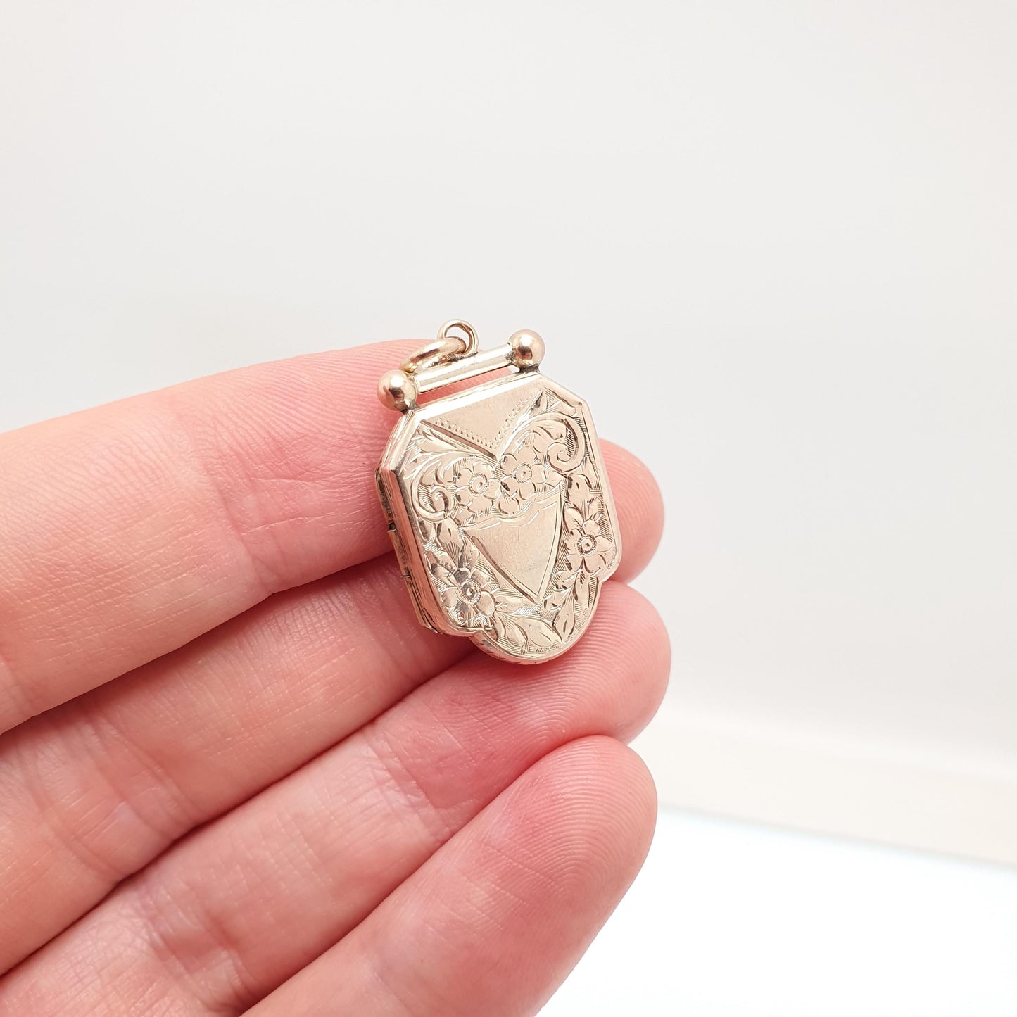 Antique Victorian 9ct Gold Shield Locket 375 9k Back and Front Pendant Large Big Engraved Picture Photo Vintage Womens Jewellery Jewelry