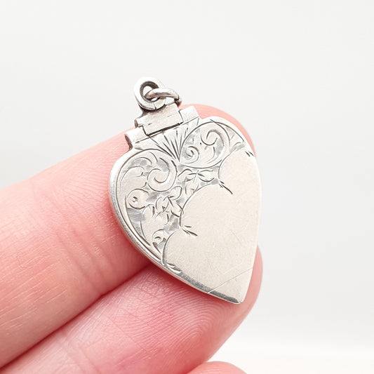 Antique Sterling Silver Locket Art Deco Heart Shape Geometric Pattern Arrow Necklace Pendant 1920s Picture Photo Jewelry Vintage Jewellery