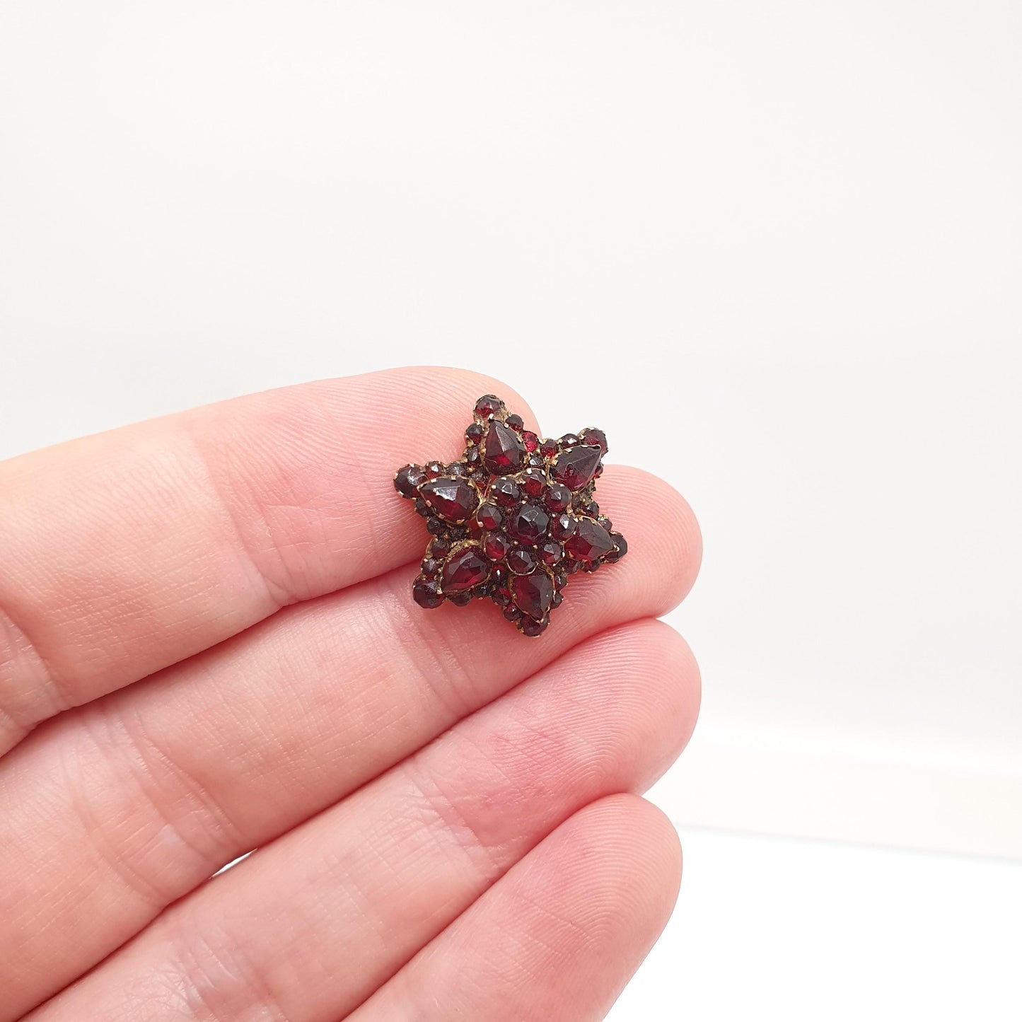 Antique Victorian Bohemian Garnet Star Brooch Pin Starburst Rolled Gold Renaissance Revival 1800s Pyrope Vintage Womens Jewelry Jewellery