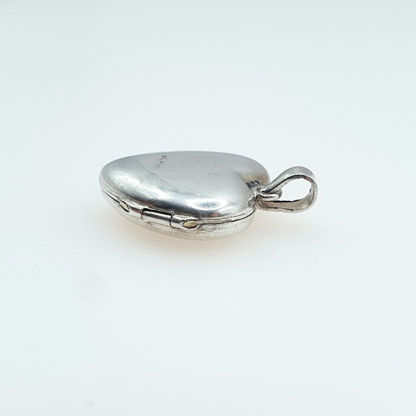 Vintage Sterling Silver Heart Locket Engraved Front Small Picture Photo Pendant Necklace Unisex Jewelry Vintage Jewellery