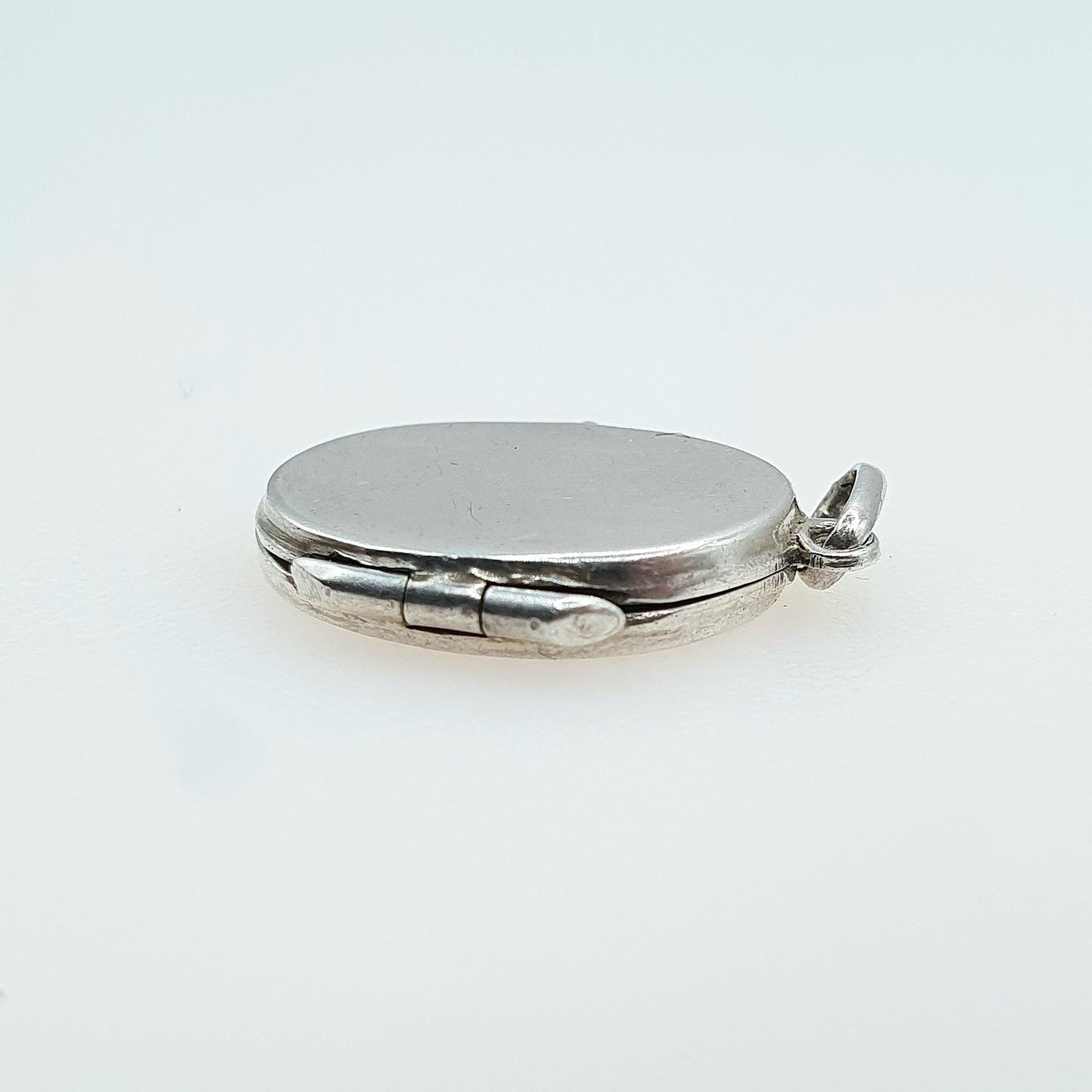 Vintage Sterling Silver Oval Locket Engraved Front Small Necklace Pendant Womens Mens Unisex Jewellery Jewelry