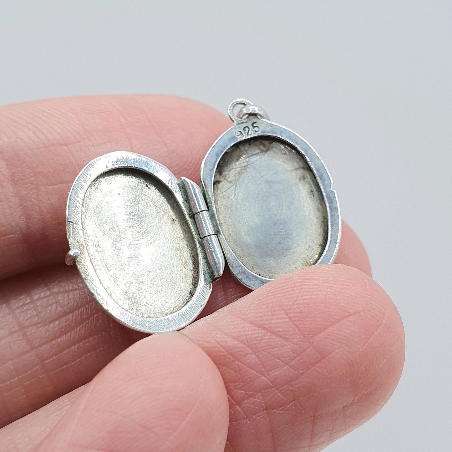 Vintage Sterling Silver Oval Locket Engraved Front Small Necklace Pendant Womens Mens Unisex Jewellery Jewelry