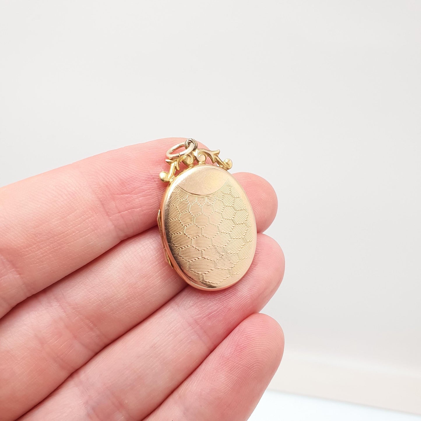 Antique 9ct 9k Gold Locket Honeycomb Pattern Oval All Solid 9kt 375 Pendant Hallmarked Necklace Vintage Jewelry Jewellery