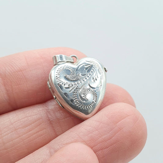 Vintage Sterling Silver Heart Locket Engraved Front Small Picture Photo Pendant Necklace Unisex Jewelry Vintage Jewellery