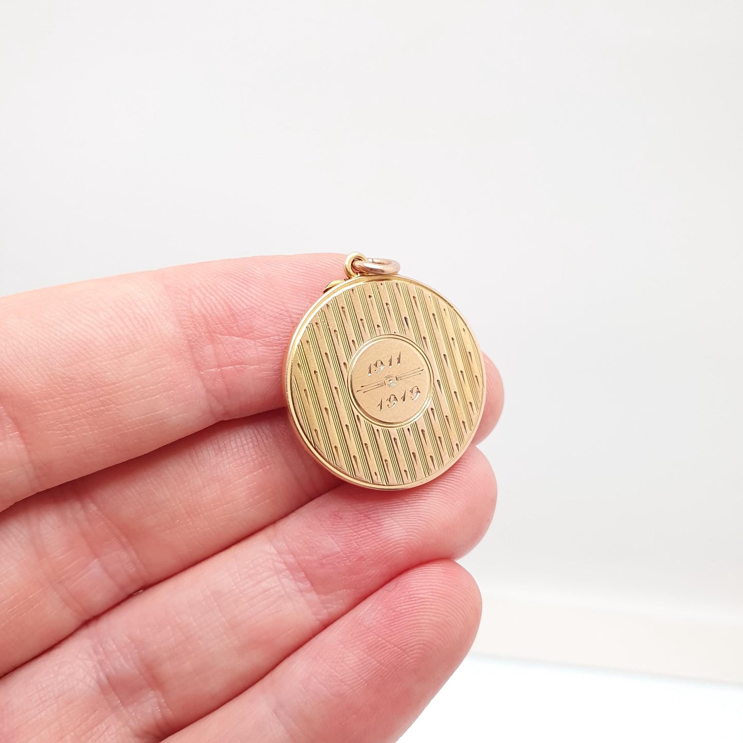 Antique Solid 9k 9ct Rose Gold Locket Round 1913 Hallmark Vertical Pattern All 9ct 9kt Gold Necklace Photo Picture Pendant Jewelry Jewellery