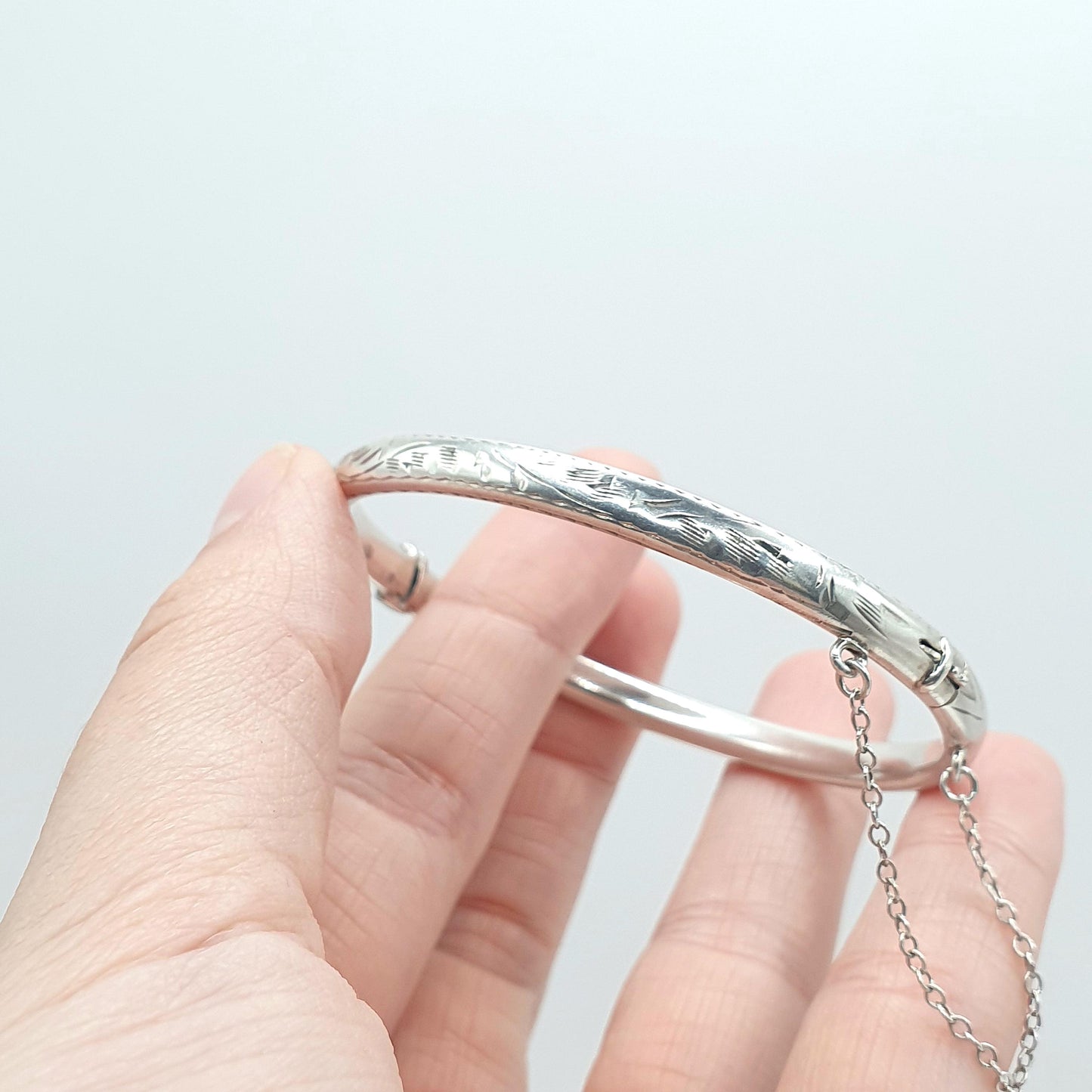 Vintage Sterling Silver Snap Bangle Bracelet Engraved Front 8.17g Solid 925 Ladies Womens Jewelry Retro Jewellery