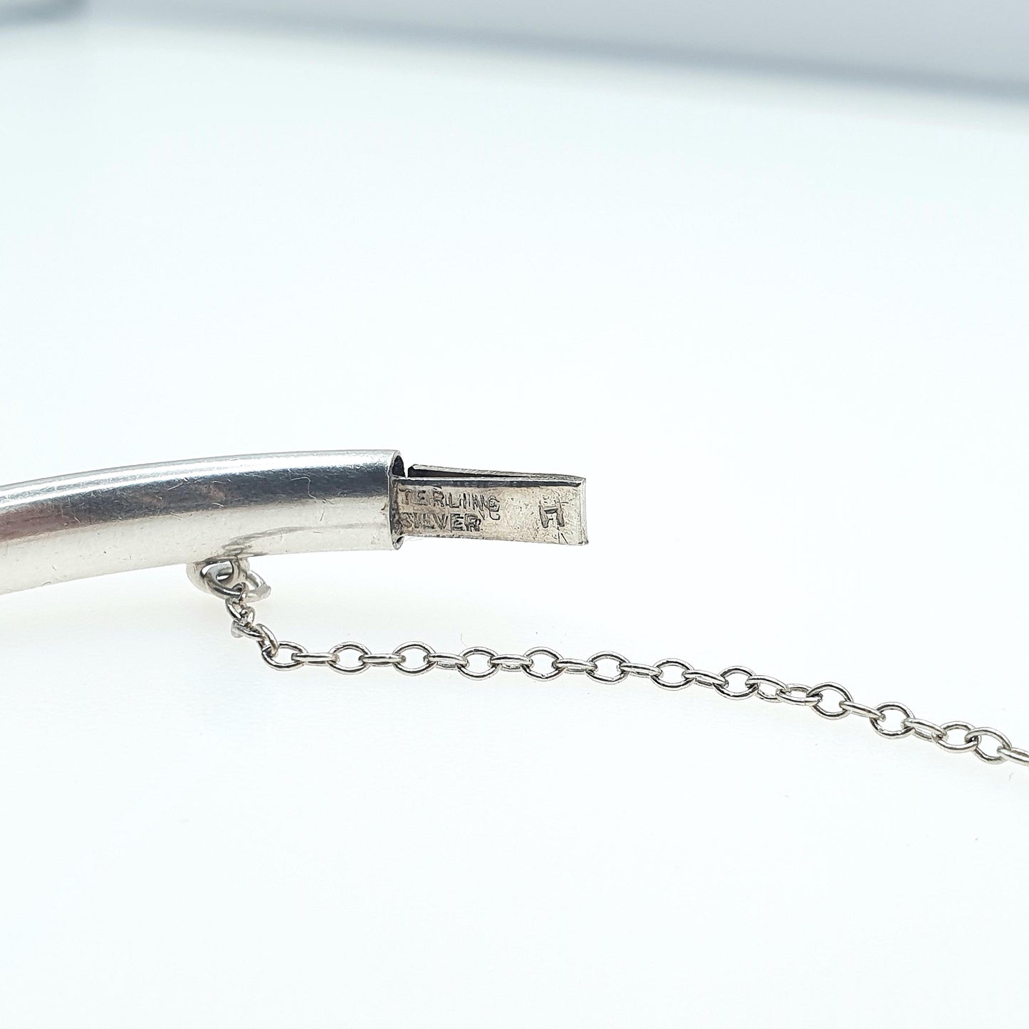 Vintage Sterling Silver Snap Bangle Bracelet Engraved Front 8.17g Solid 925 Ladies Womens Jewelry Retro Jewellery