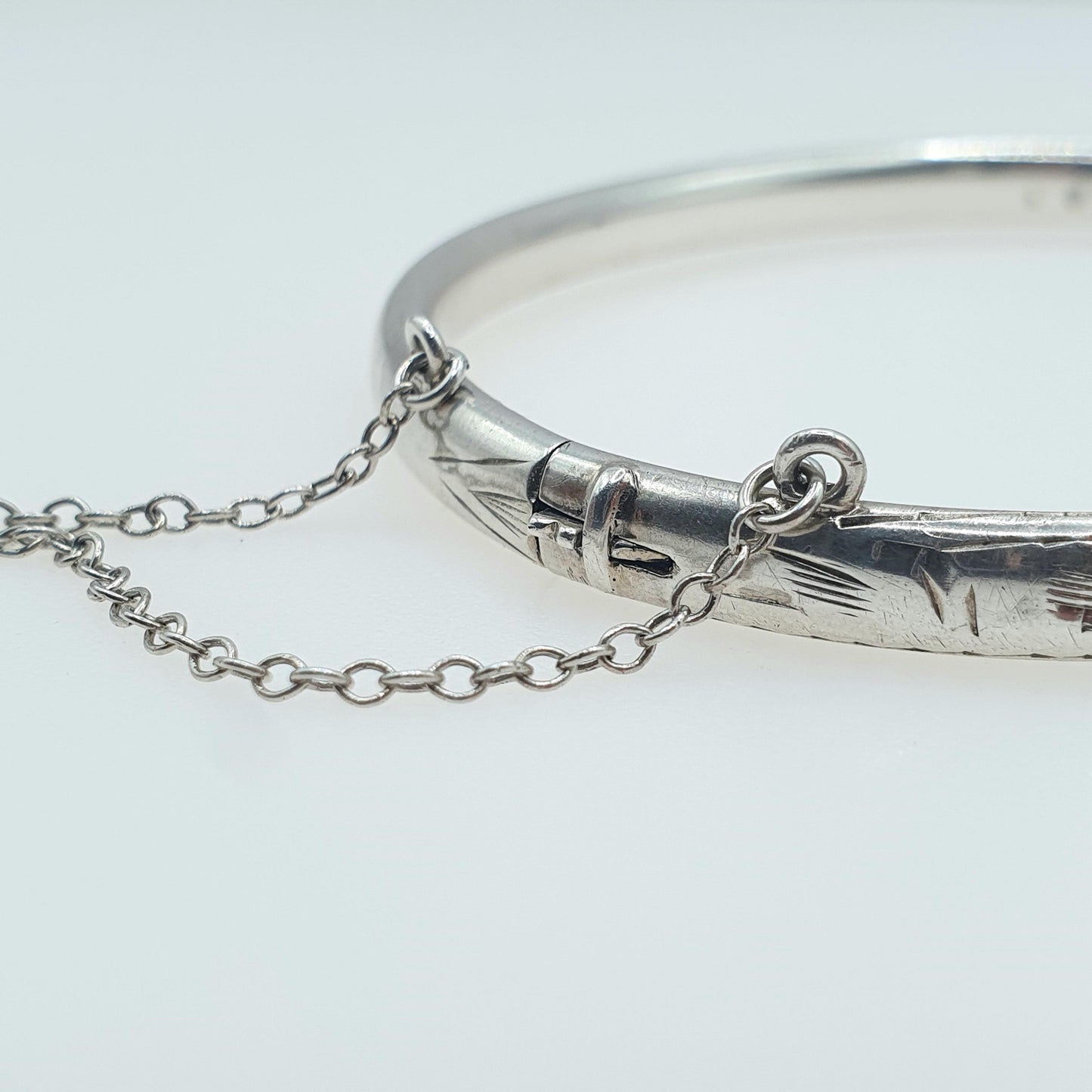Vintage Sterling Silver Snap Bangle Bracelet Engraved Front 8.17g Solid 925 Ladies Womens Jewelry Retro Jewellery