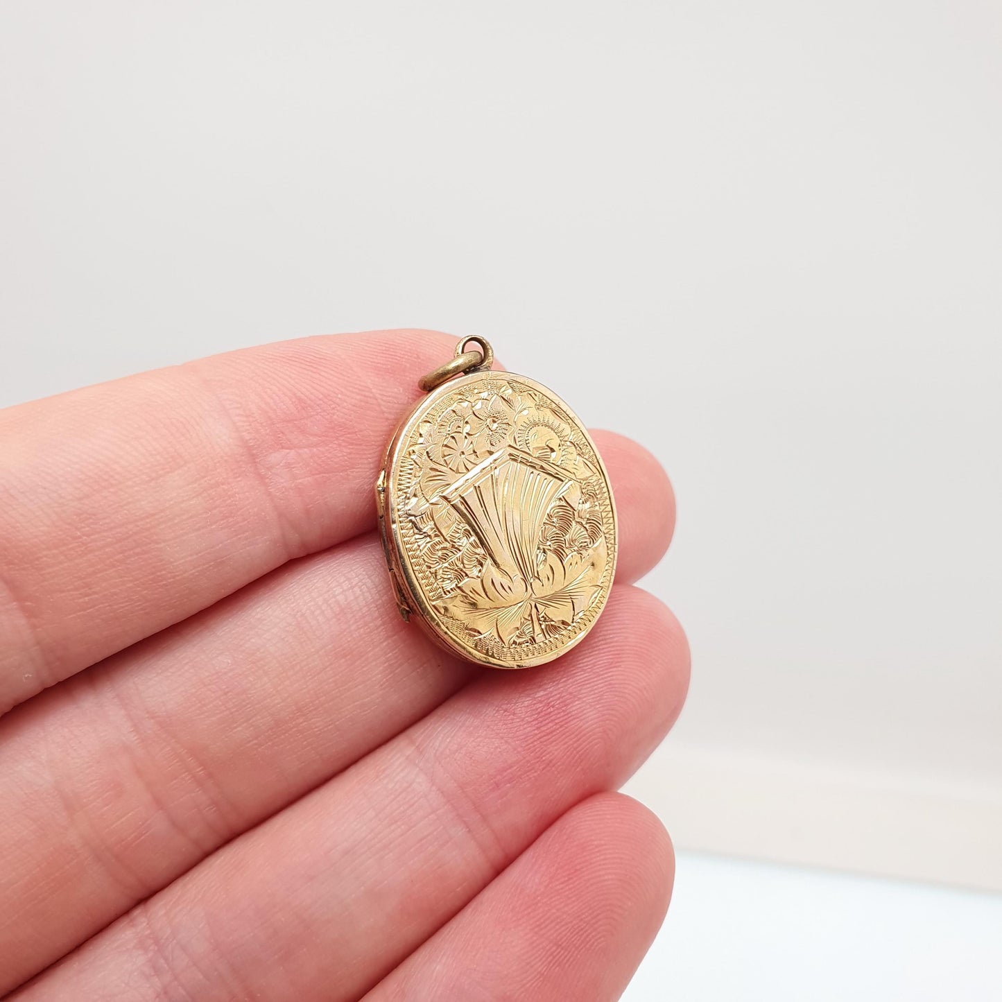 Antique Victorian 9ct Gold Locket 9kt 9k Back and Front Thistle Engraved Scottish Pendant Picture Photo Vintage