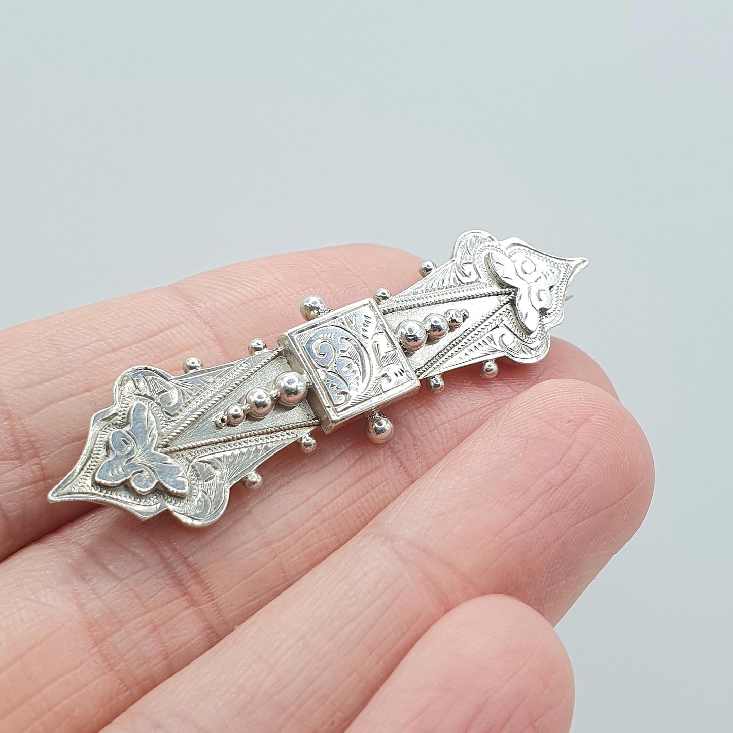 Antique Victorian Sterling Silver Sweetheart Brooch 1894 Hallmark Etruscan Style Pointed Women Jewellery Jewelry Vintage