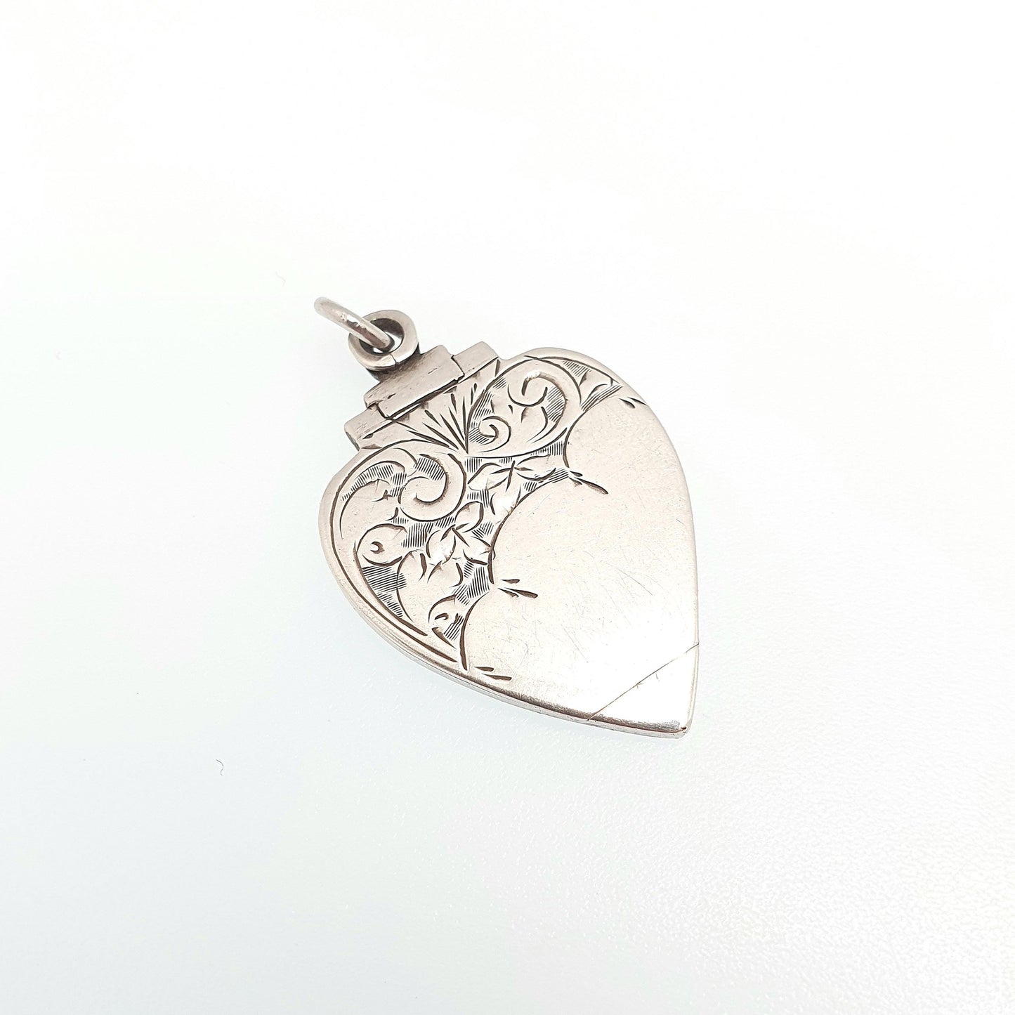 Antique Sterling Silver Locket Art Deco Heart Shape Geometric Pattern Arrow Necklace Pendant 1920s Picture Photo Jewelry Vintage Jewellery