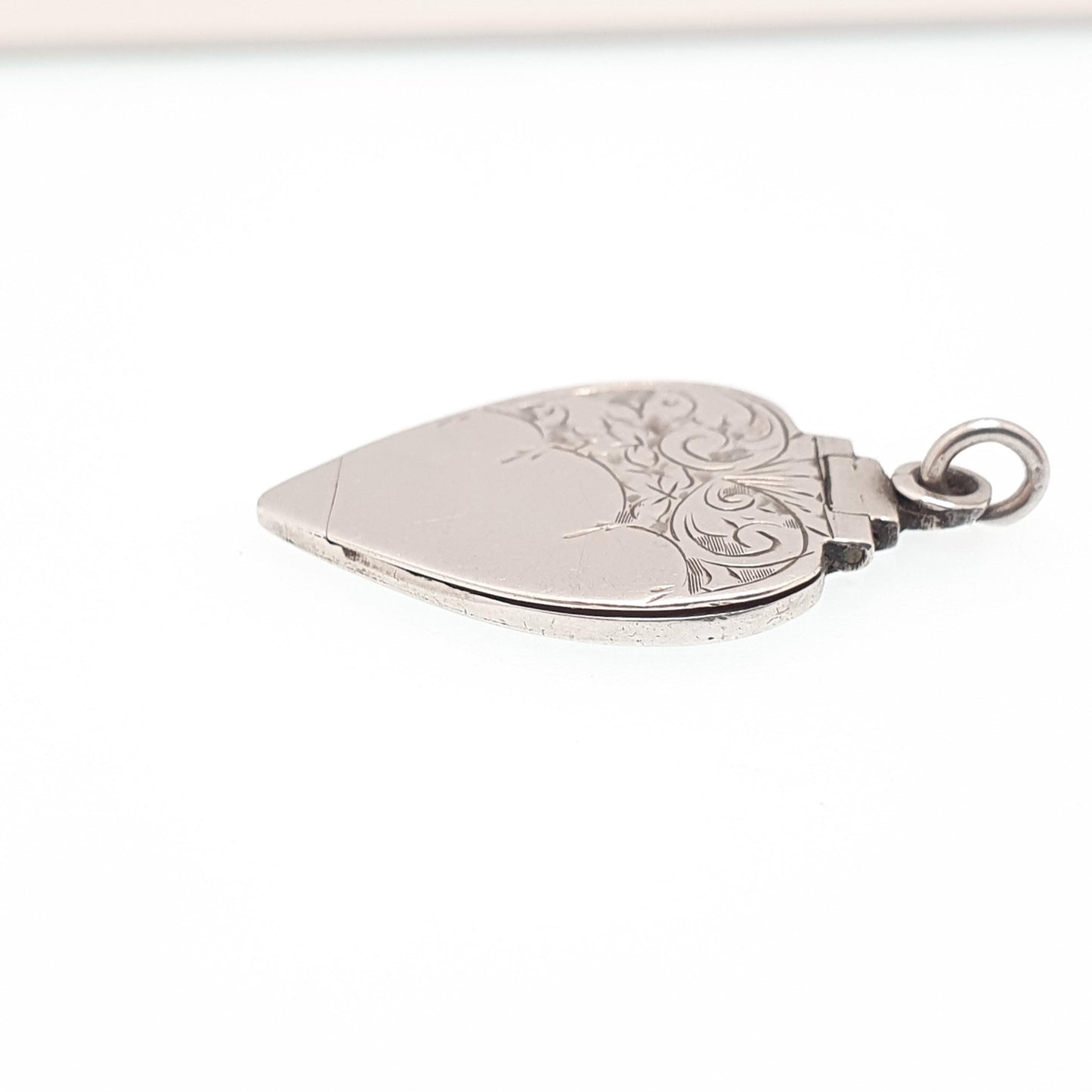Antique Sterling Silver Locket Art Deco Heart Shape Geometric Pattern Arrow Necklace Pendant 1920s Picture Photo Jewelry Vintage Jewellery