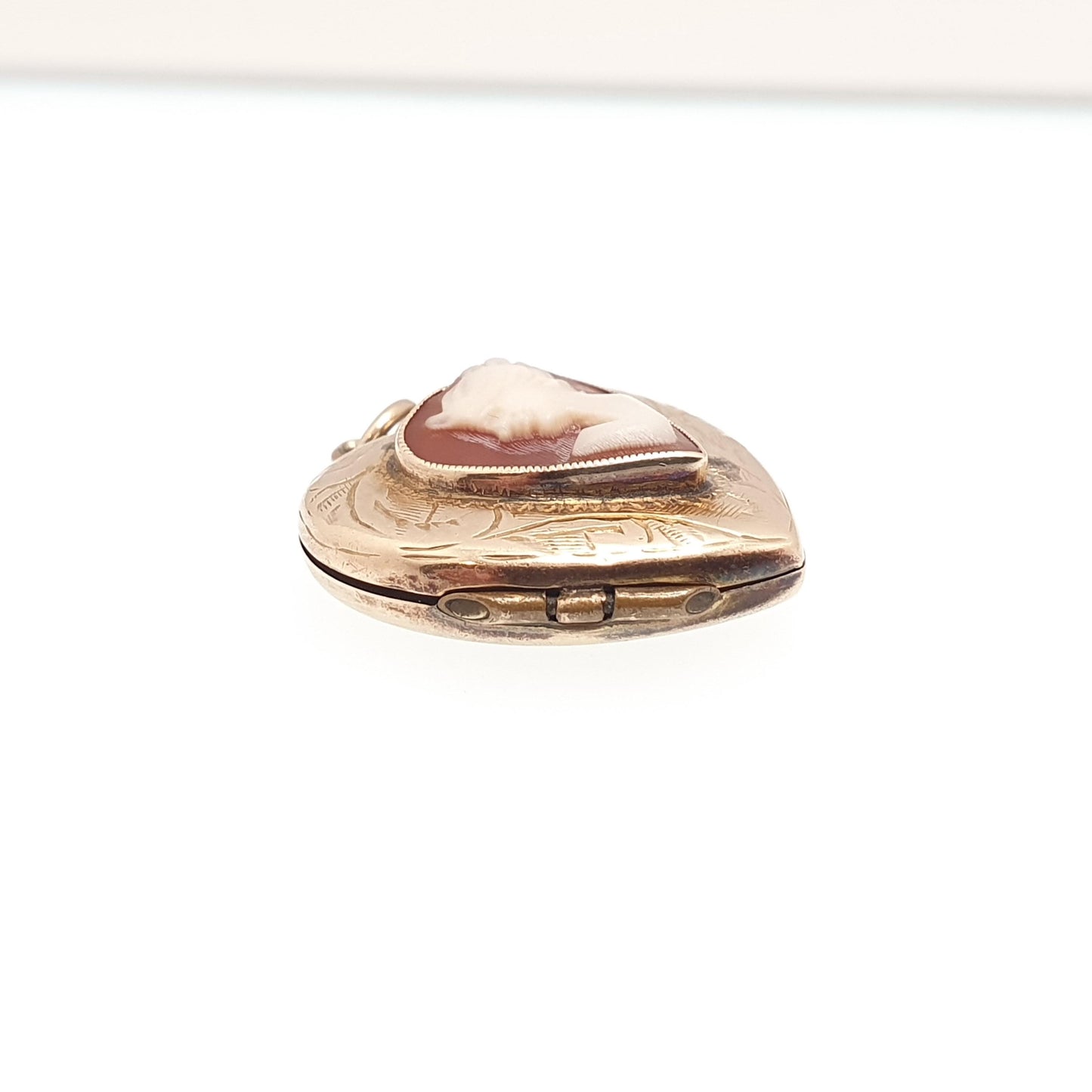 Antique 9ct 9k Gold Cameo Heart Locket Back & Front Hand Carved Shell Engraved Vintage Necklace Photo Pendant Jewelry Jewellery