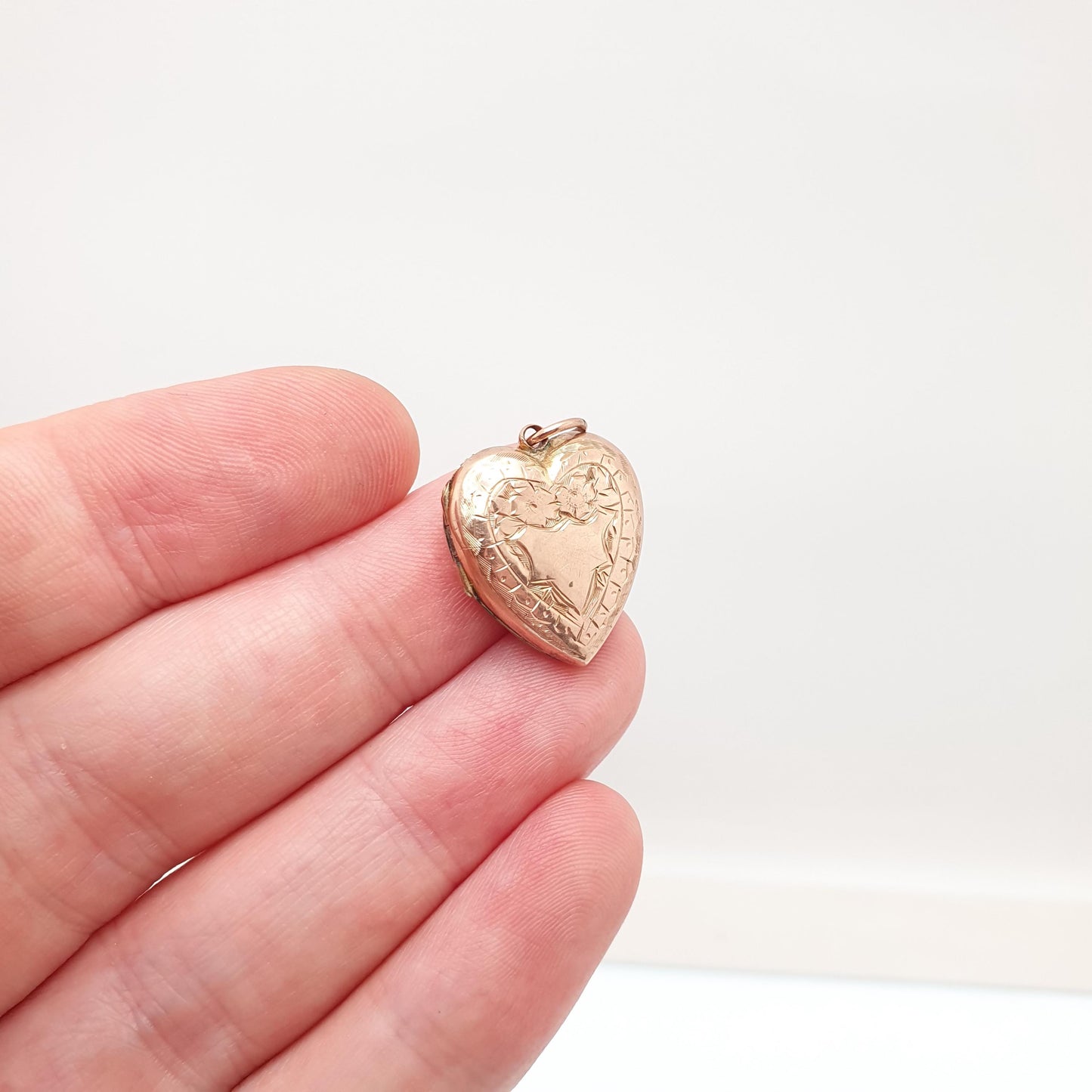 Antique Victorian 9ct Rose Gold Heart Locket Solid 9k 9kt Back and Front Engraved Pendant Love Necklace Jewelry Womens Jewellery