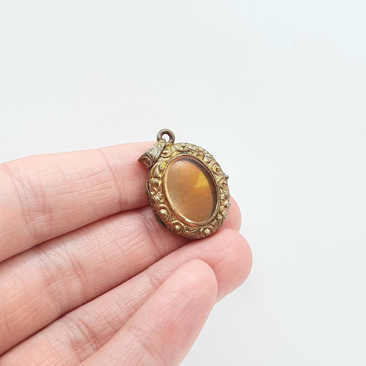 Antique Victorian Rolled Gold Locket Oval 4 Picture Sections Quadruple Embossed Oval Necklace Womens Ladies Jewellery Jewelry