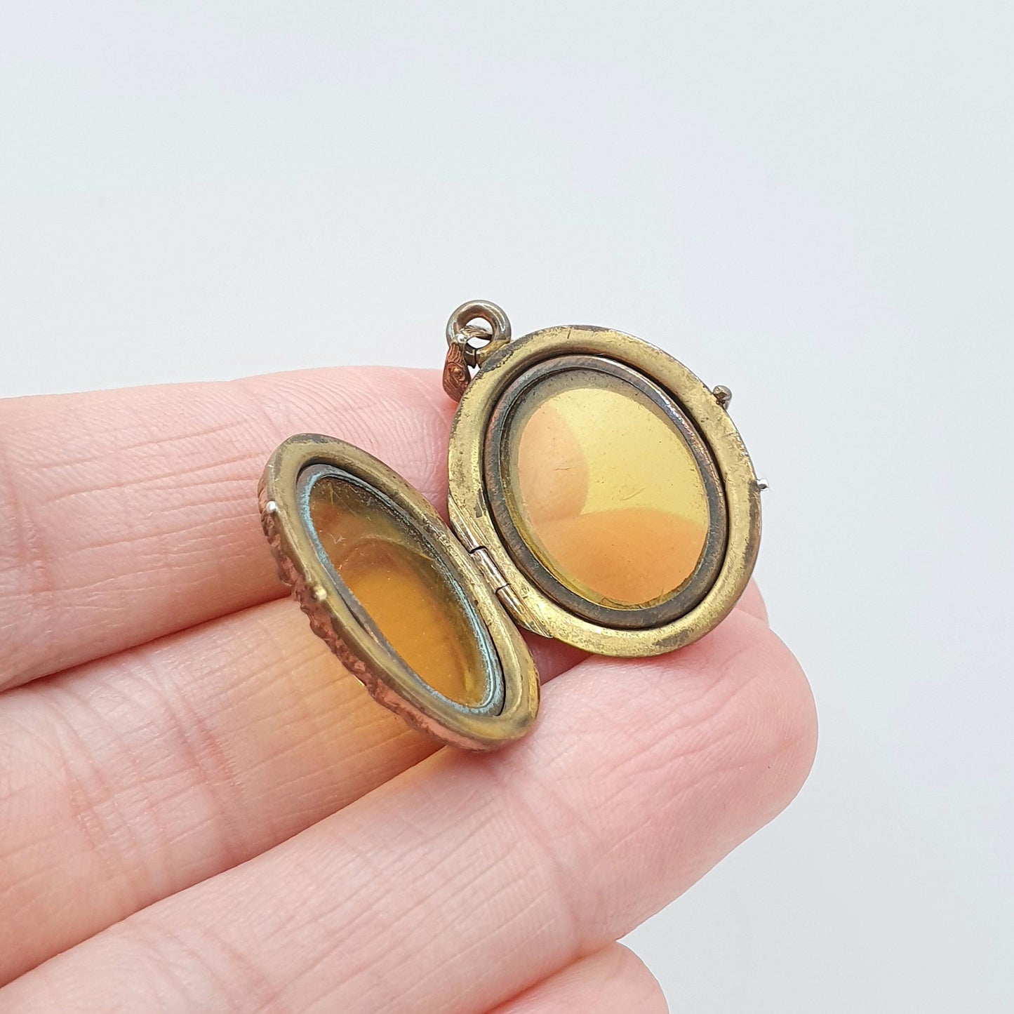 Antique Victorian Rolled Gold Locket Oval 4 Picture Sections Quadruple Embossed Oval Necklace Womens Ladies Jewellery Jewelry