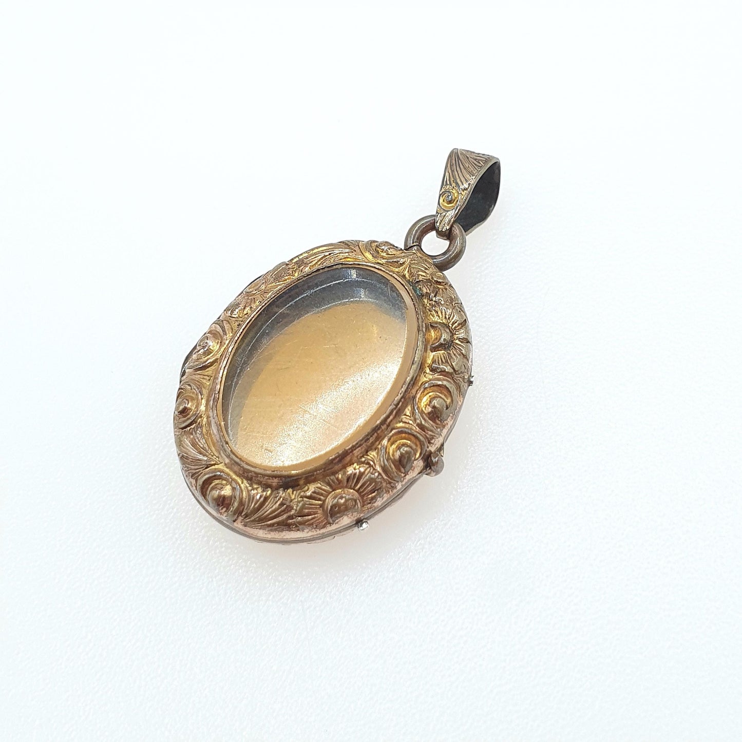 Antique Victorian Rolled Gold Locket Oval 4 Picture Sections Quadruple Embossed Oval Necklace Womens Ladies Jewellery Jewelry
