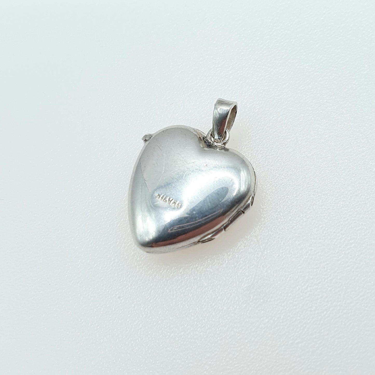 Vintage Sterling Silver Heart Locket Engraved Front Small Picture Photo Pendant Necklace Unisex Jewelry Vintage Jewellery