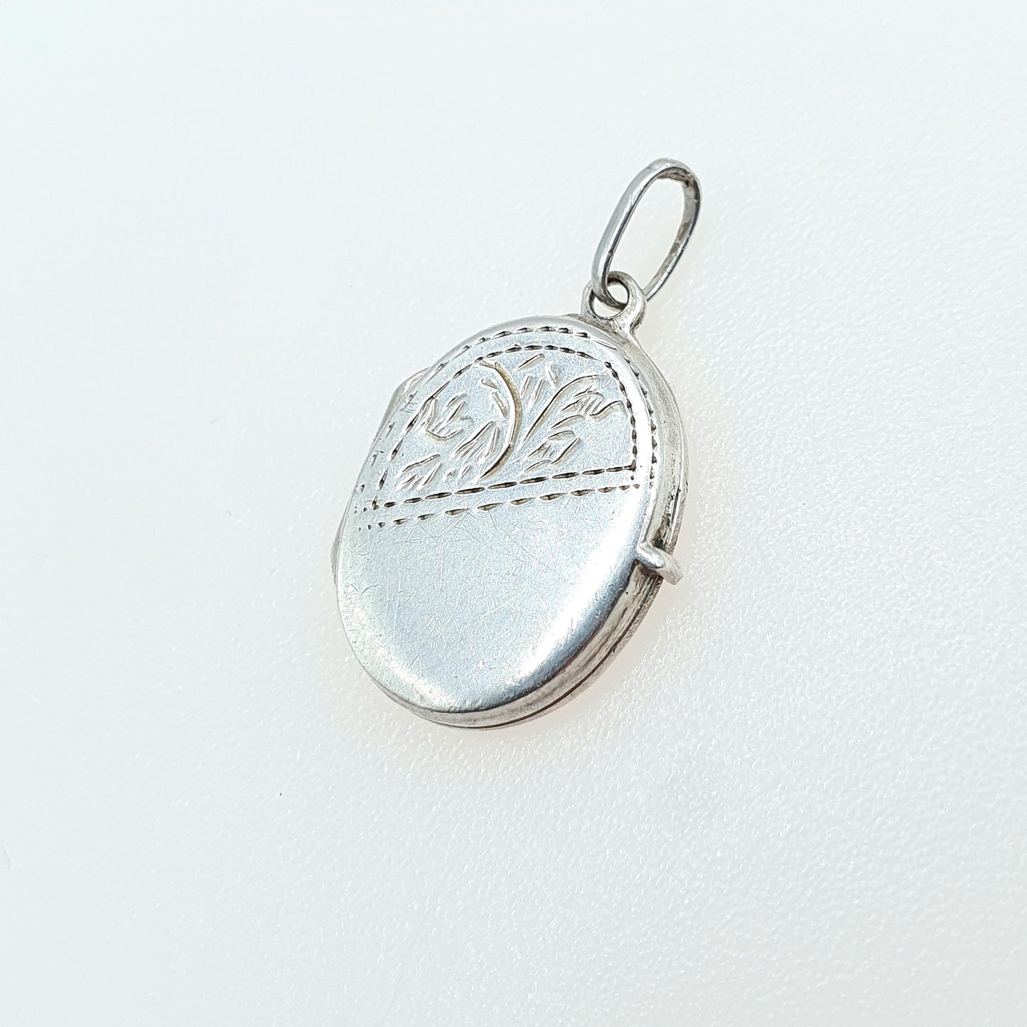 Vintage Sterling Silver Oval Locket Engraved Front Small Necklace Pendant Womens Mens Unisex Jewellery Jewelry