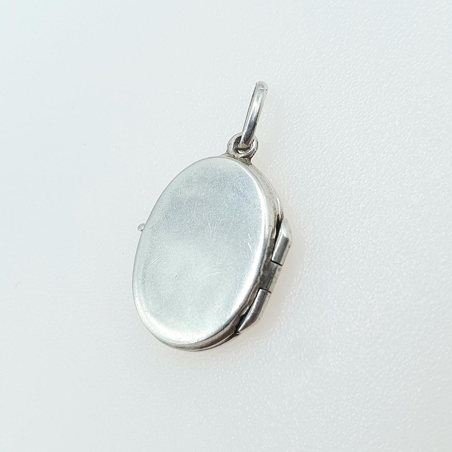 Vintage Sterling Silver Oval Locket Engraved Front Small Necklace Pendant Womens Mens Unisex Jewellery Jewelry