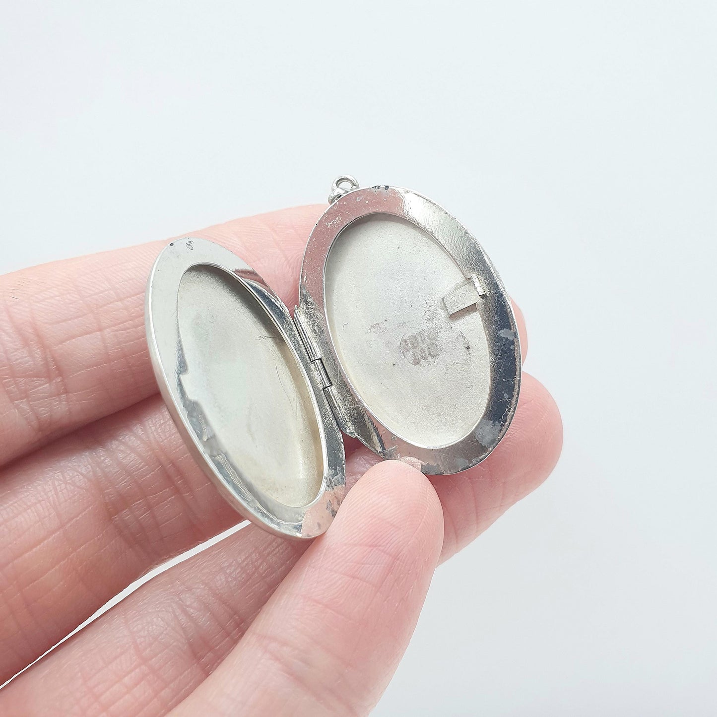 Vintage Sterling Silver Star Engraved Locket Oval Celestial Stars Night Picture Photo Pendant Necklace Unisex Jewelry Vintage Jewellery