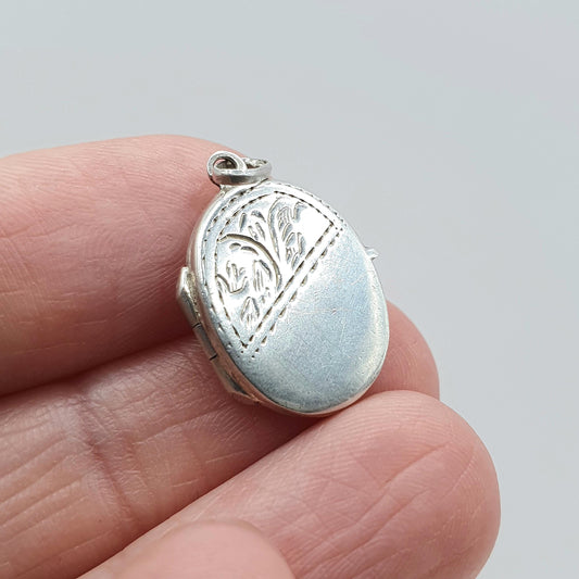 Vintage Sterling Silver Oval Locket Engraved Front Small Necklace Pendant Womens Mens Unisex Jewellery Jewelry