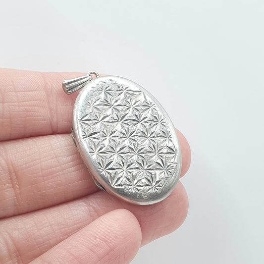 Vintage Sterling Silver Star Engraved Locket Oval Celestial Stars Night Picture Photo Pendant Necklace Unisex Jewelry Vintage Jewellery
