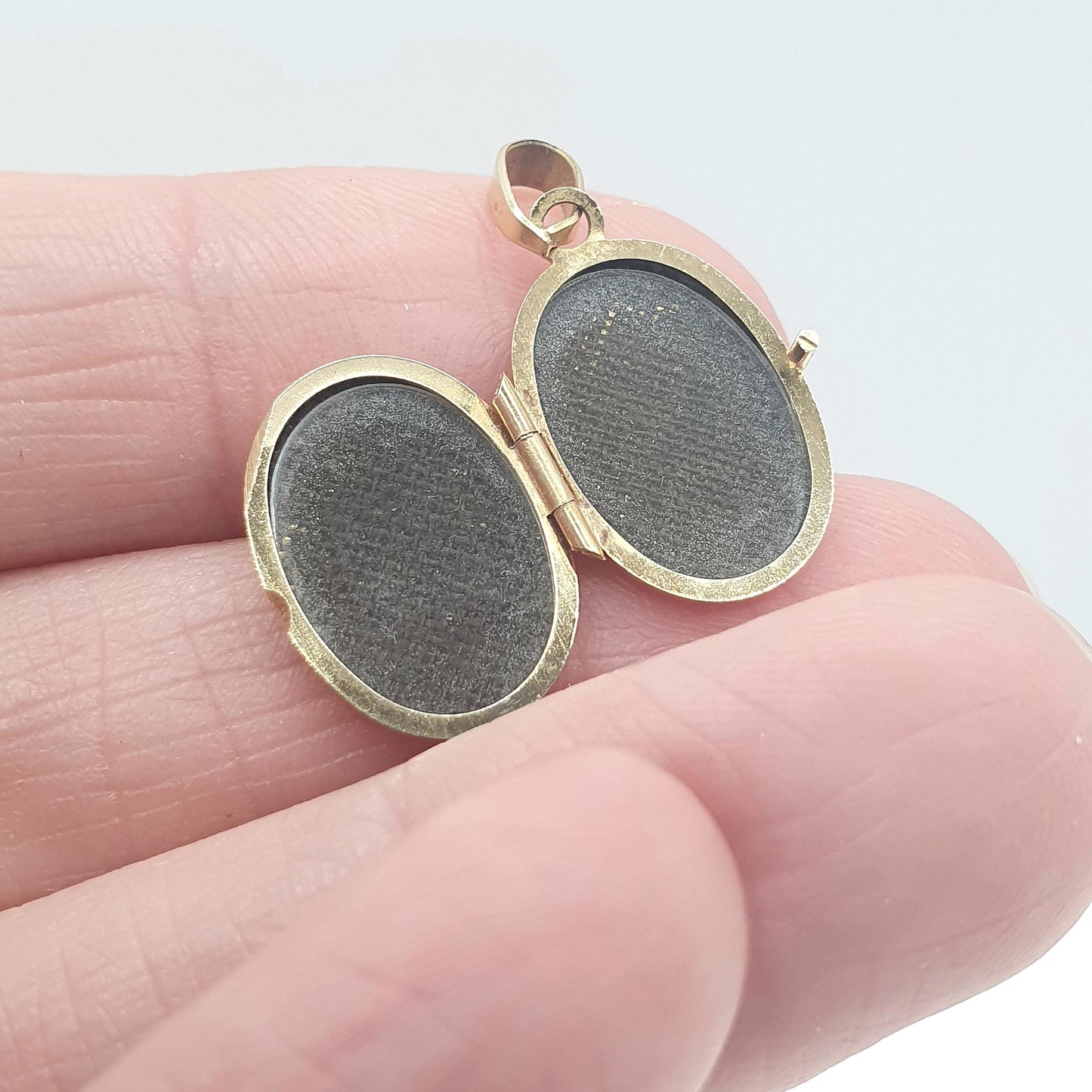 Vintage 9ct Gold Butterfly Locket All Solid 9k 9kt Insect Tiny Oval Necklace Photo Picture Pendant Retro Jewellery
