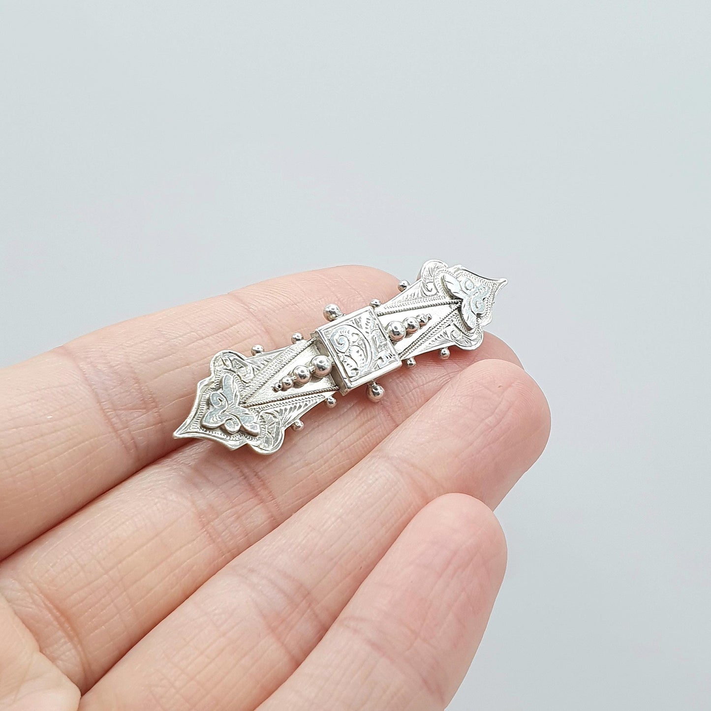 Antique Victorian Sterling Silver Sweetheart Brooch 1894 Hallmark Etruscan Style Pointed Women Jewellery Jewelry Vintage
