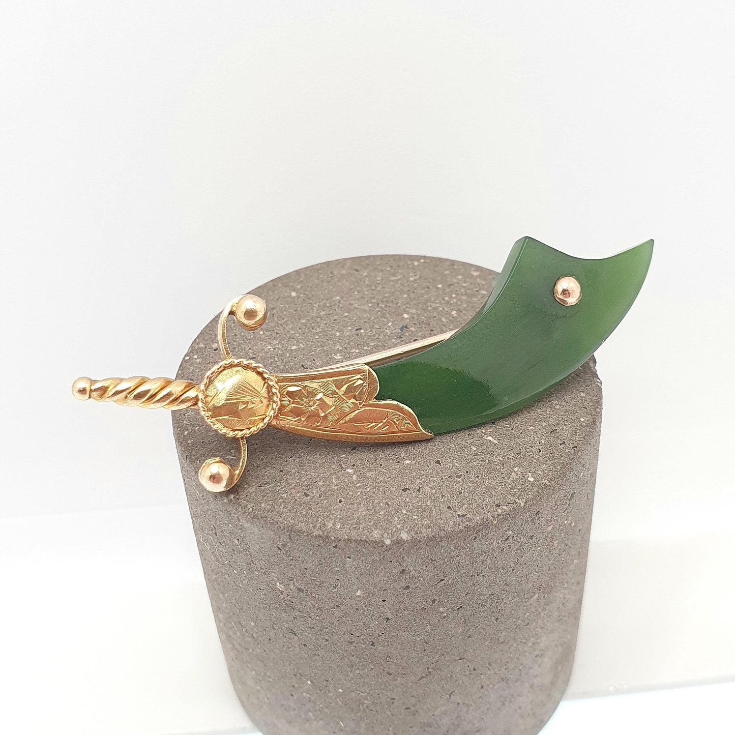 Antique 15ct Gold Scimitar New Zealand Jade Brooch Victorian Falchion Sword Solid 15 Carat 625 Nephrite Jadeite Jewellery Vintage Jewelry
