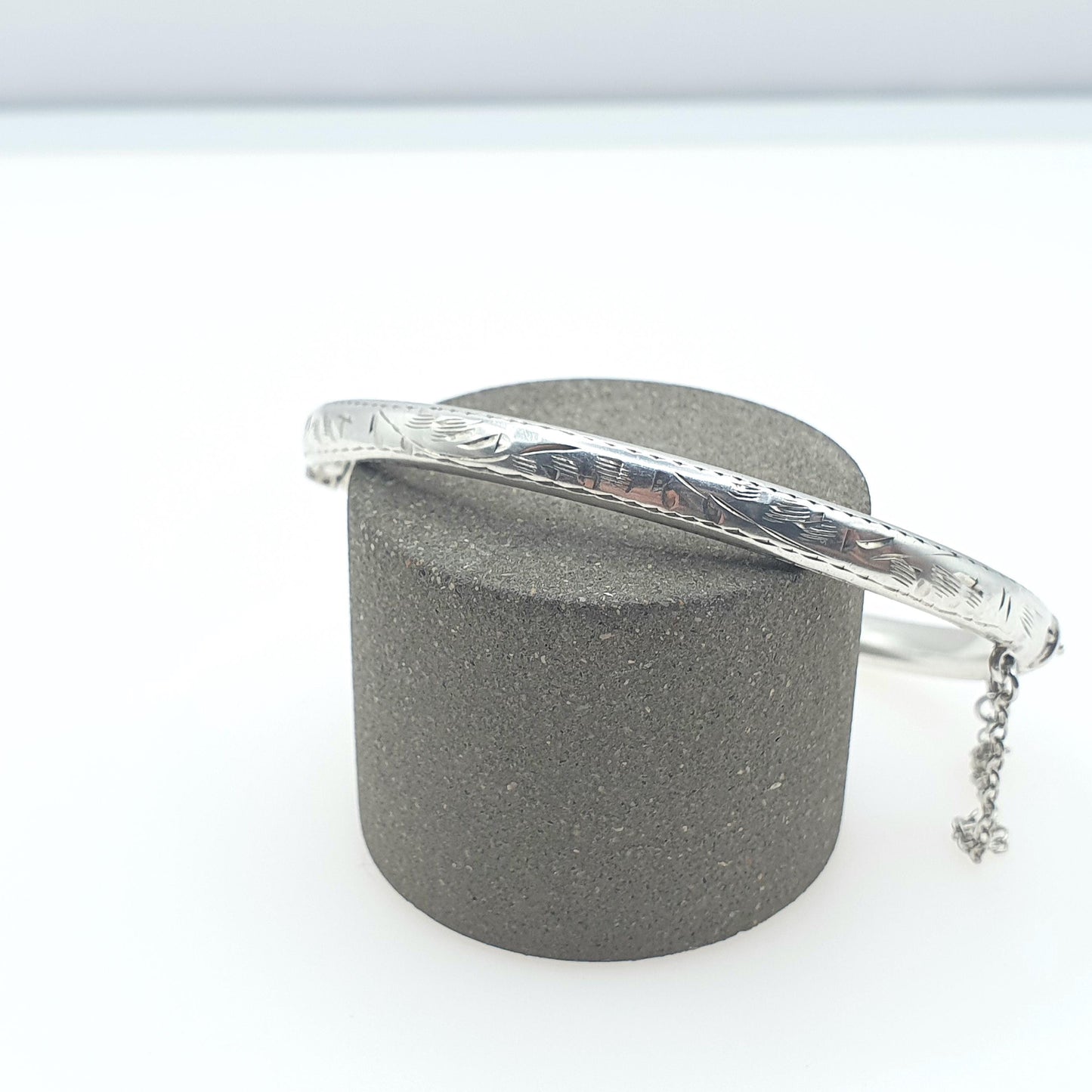 Vintage Sterling Silver Snap Bangle Bracelet Engraved Front 8.17g Solid 925 Ladies Womens Jewelry Retro Jewellery
