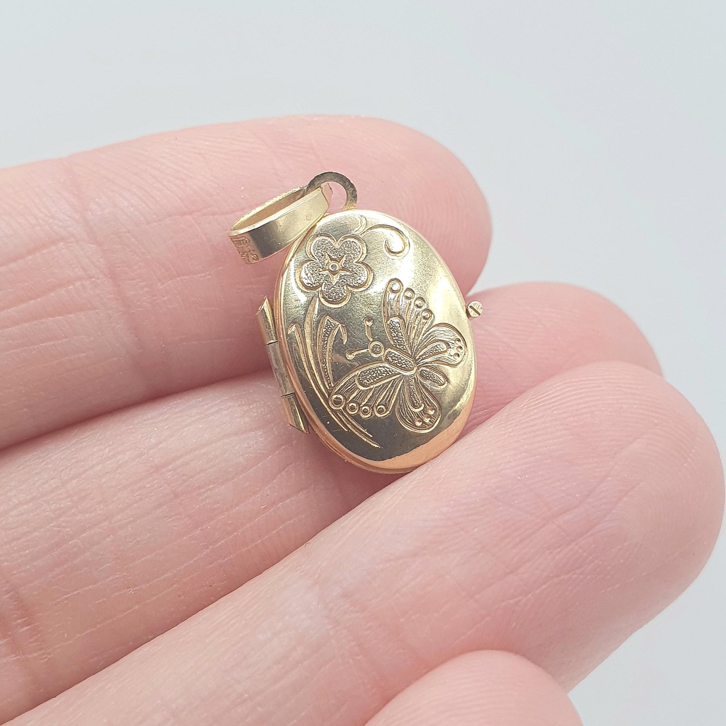 Vintage 9ct Gold Butterfly Locket All Solid 9k 9kt Insect Tiny Oval Necklace Photo Picture Pendant Retro Jewellery