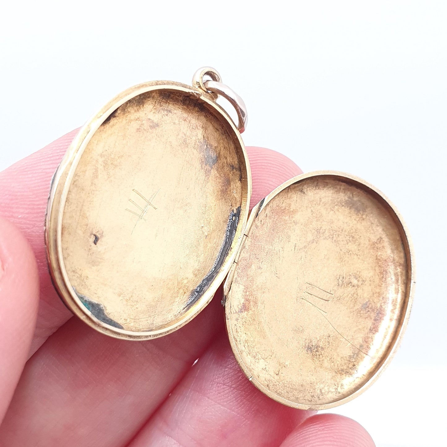 Antique Victorian Solid 9ct Gold Locket Large Oval Pendant Necklace Engraved Fine Estate 375 9k Photo Vintage Jewelry Jewellery