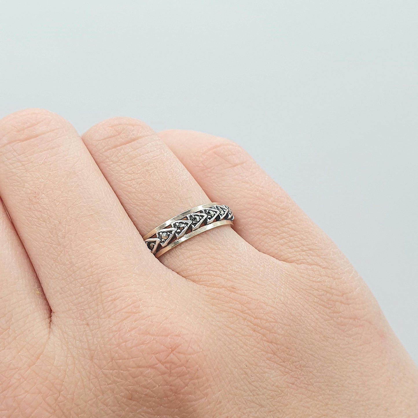 Antique Art Deco 9ct Gold & Solid Silver Marcasite Eternity Ring Triangle Arrow Pattern 1920s Womens Jewelry Jewellery UK N US 6.75