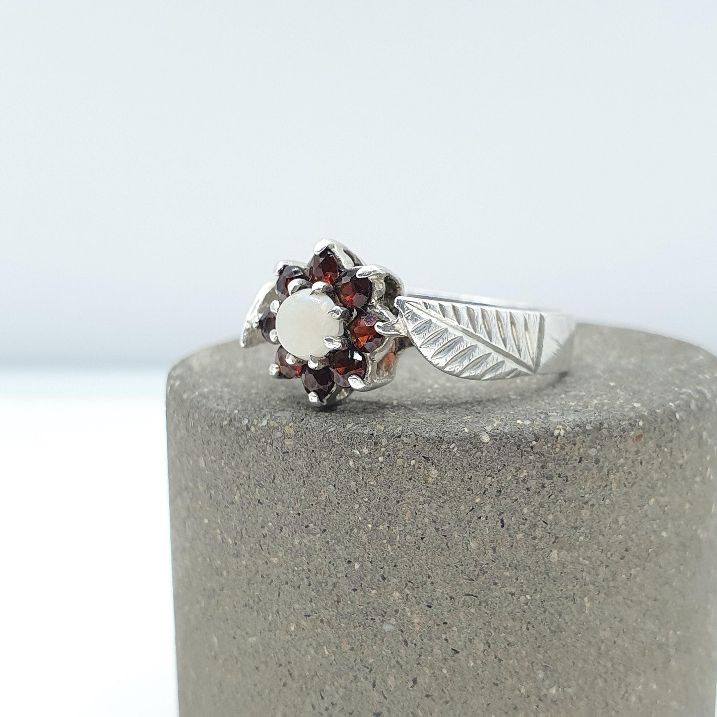 Vintage Sterling Silver Opal Garnet Ring Cluster Halo Leaf Shoulders Genuine Gemstones Womens Jewelry Jewellery UK M.5 US 6.5