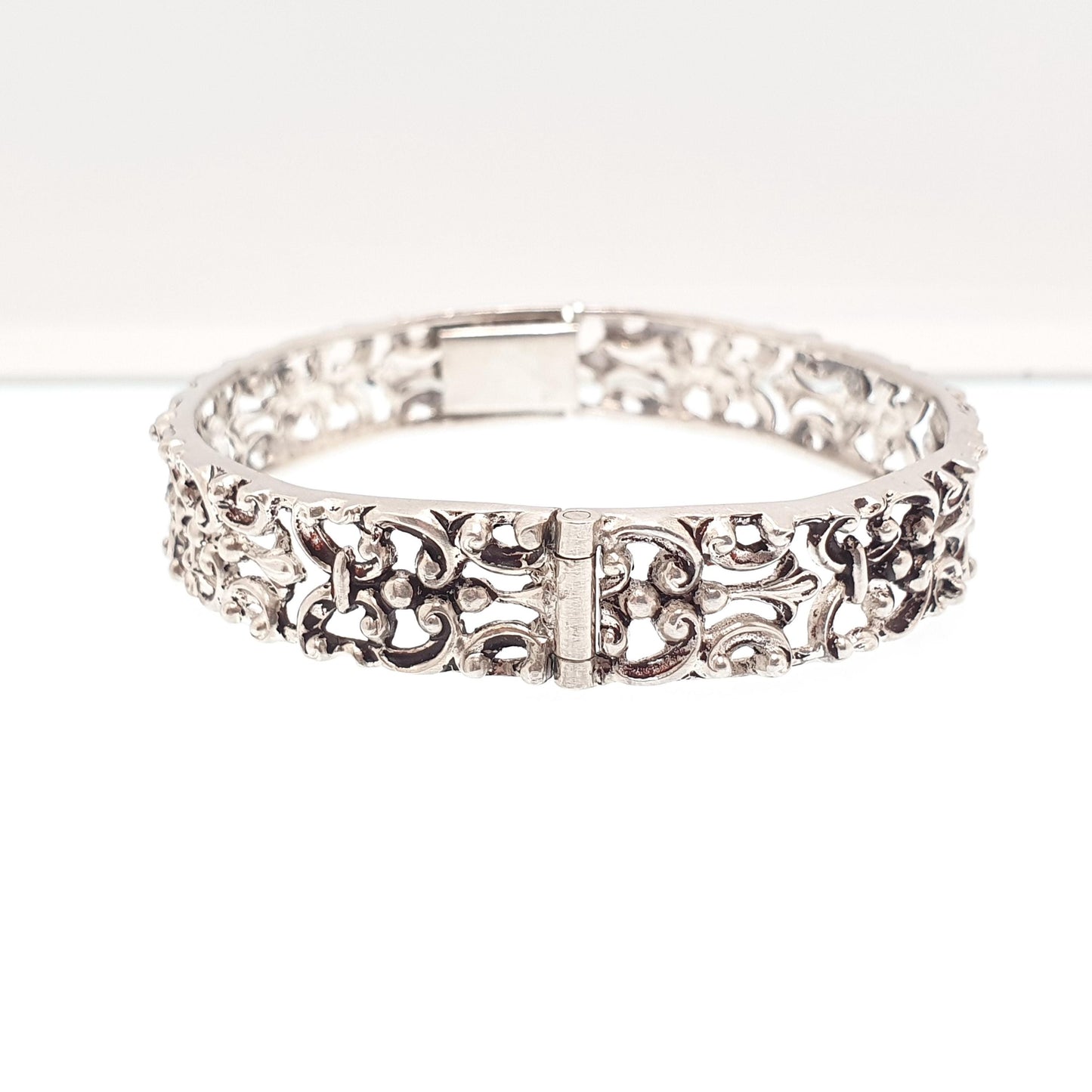 Antique Victorian Solid Silver Fleur De Lis Snap Bracelet Bangle Pierced Pattern Art Nouveau 22.69g Vintage Womens
