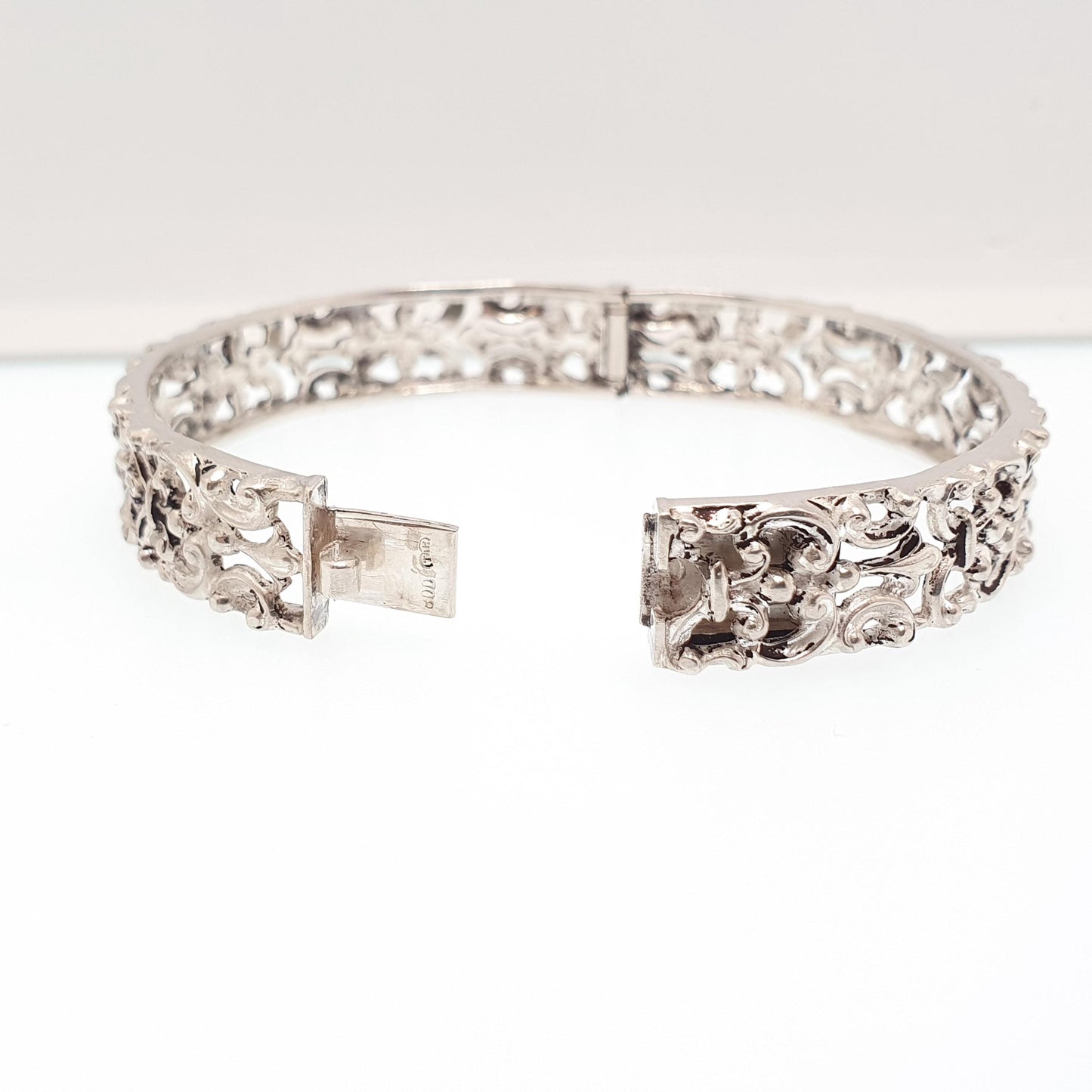 Antique Victorian Solid Silver Fleur De Lis Snap Bracelet Bangle Pierced Pattern Art Nouveau 22.69g Vintage Womens