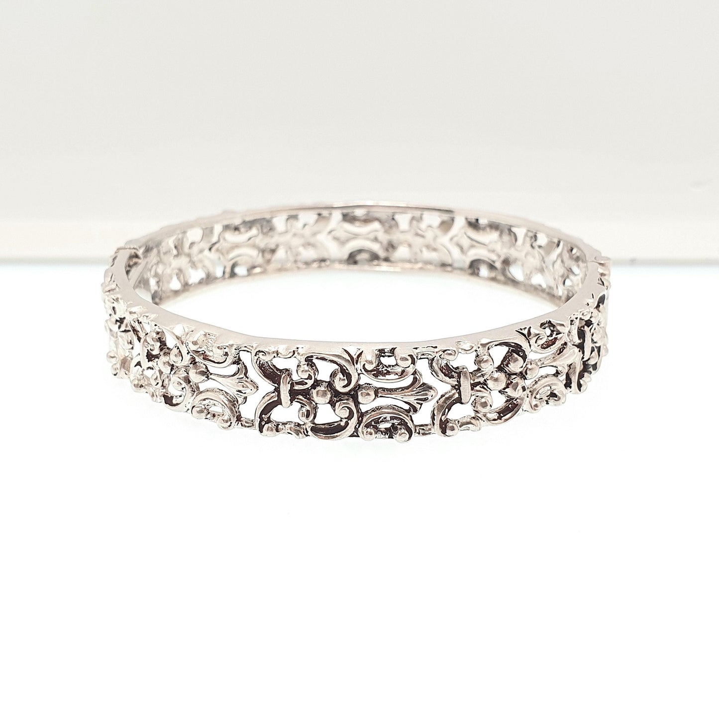 Antique Victorian Solid Silver Fleur De Lis Snap Bracelet Bangle Pierced Pattern Art Nouveau 22.69g Vintage Womens