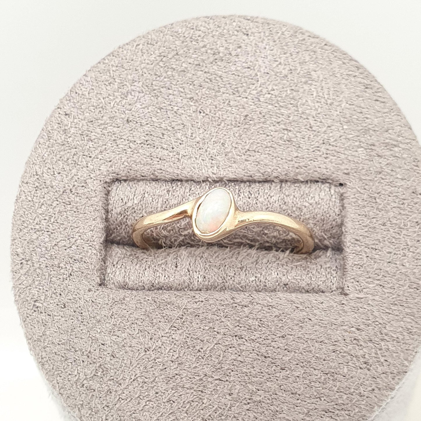 Vintage 9ct Gold Opal Ring Angled White Solitaire Gemstone Oval Cut Solid 9k Hallmarked Jewelry Jewellery