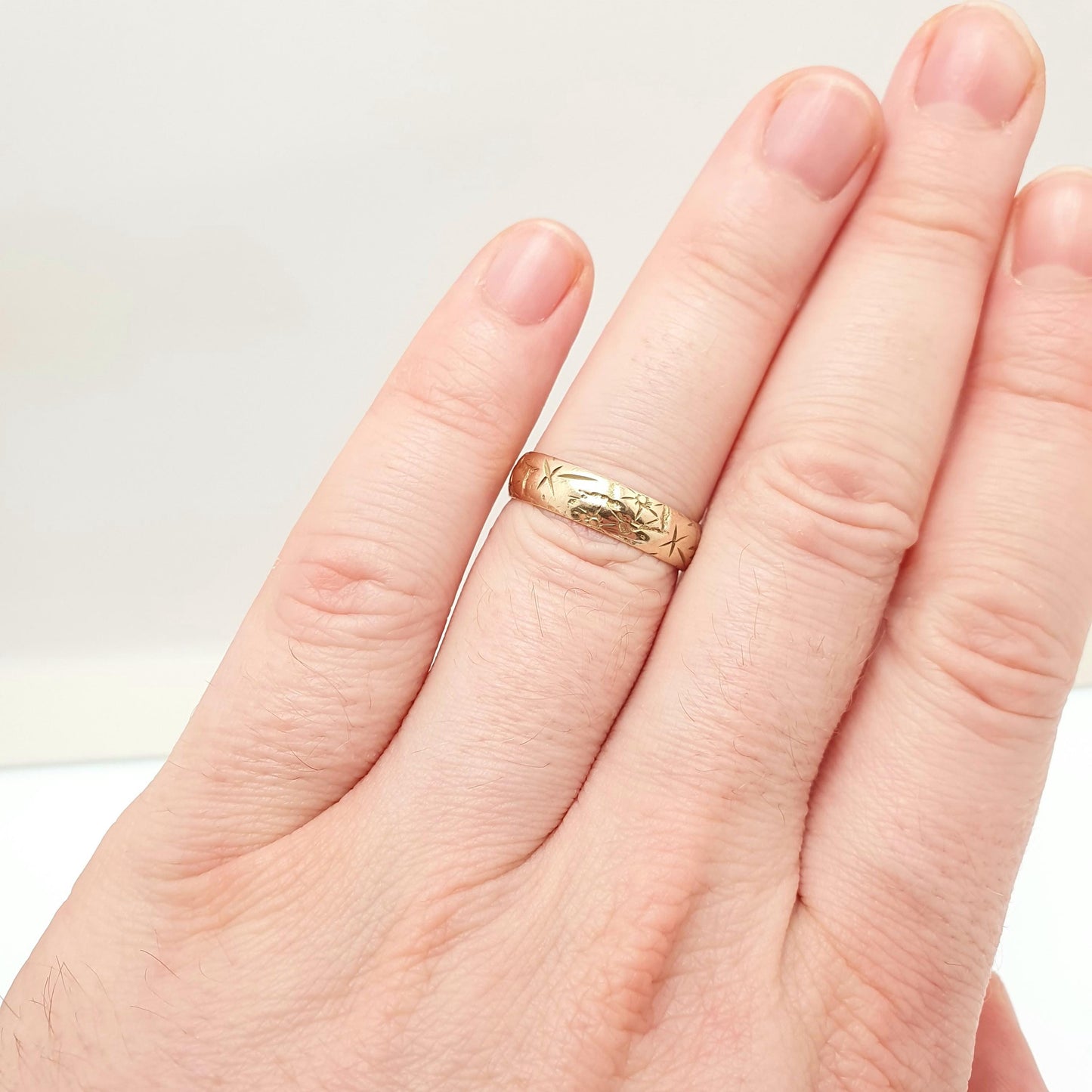 Vintage 9ct 9k Gold Band Ring Star and Sun Style Pattern Wide Stacking Stacker 1971 Hallmarked Solid 375 Womens Jewelry Jewellery