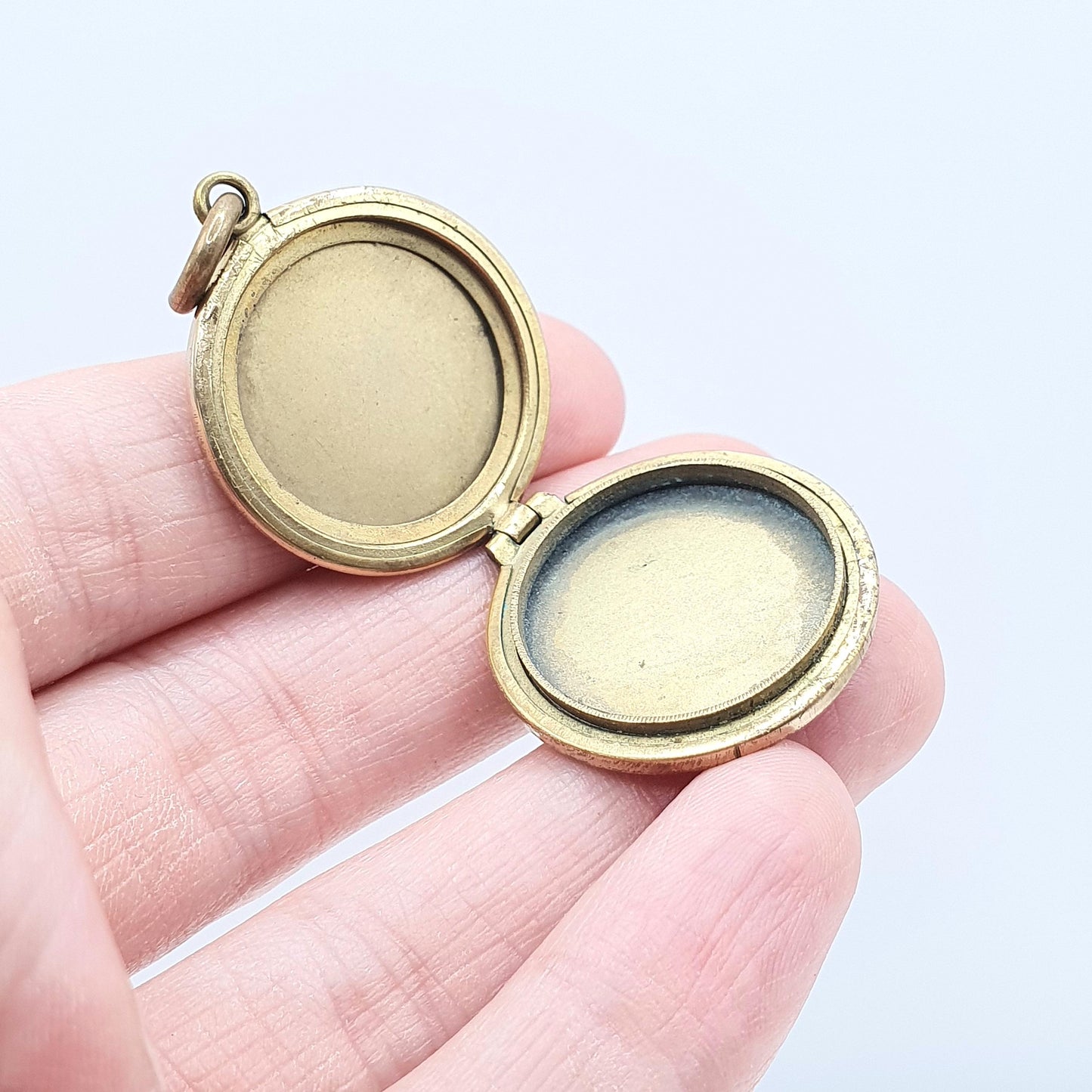 Antique Victorian Rose Rolled Gold Locket Round Buckle Pattern and Flower Pattern Vintage Photo Necklace Womens Jewellery Jewelry