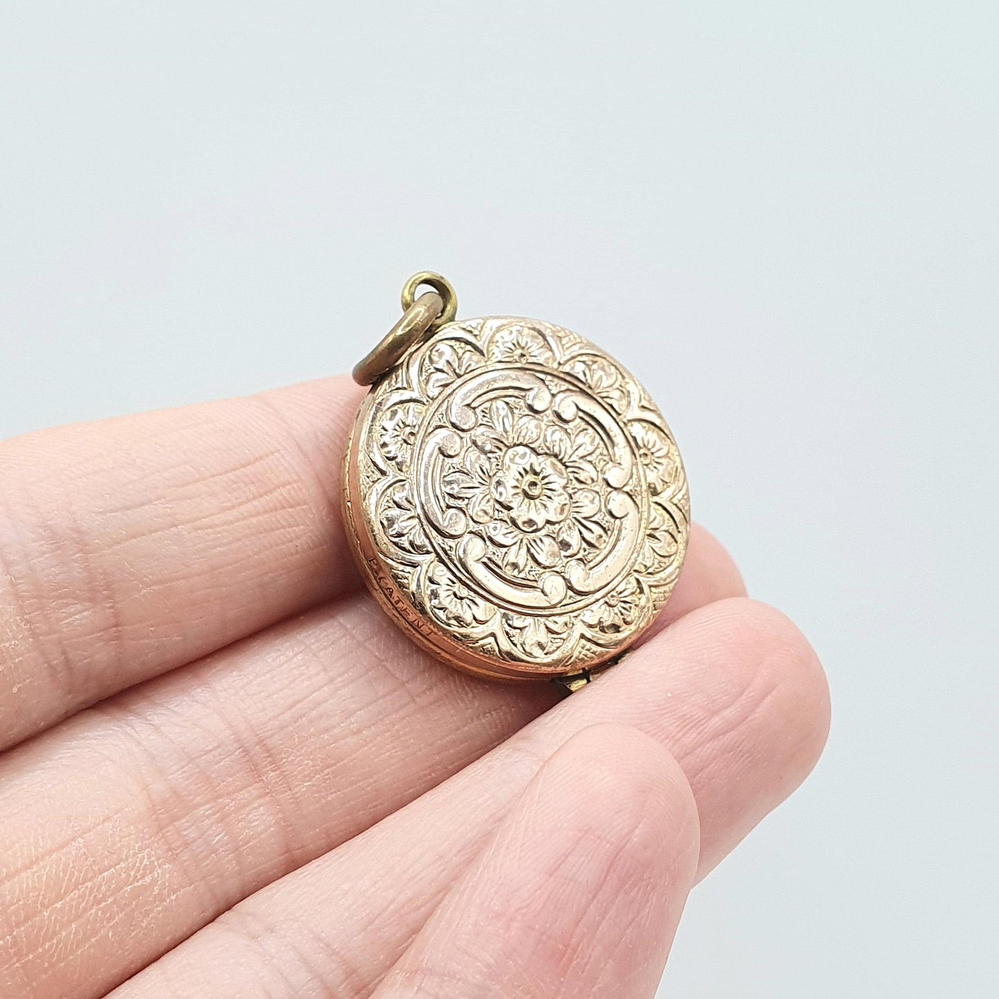 Antique Victorian Rose Rolled Gold Locket Round Buckle Pattern and Flower Pattern Vintage Photo Necklace Womens Jewellery Jewelry