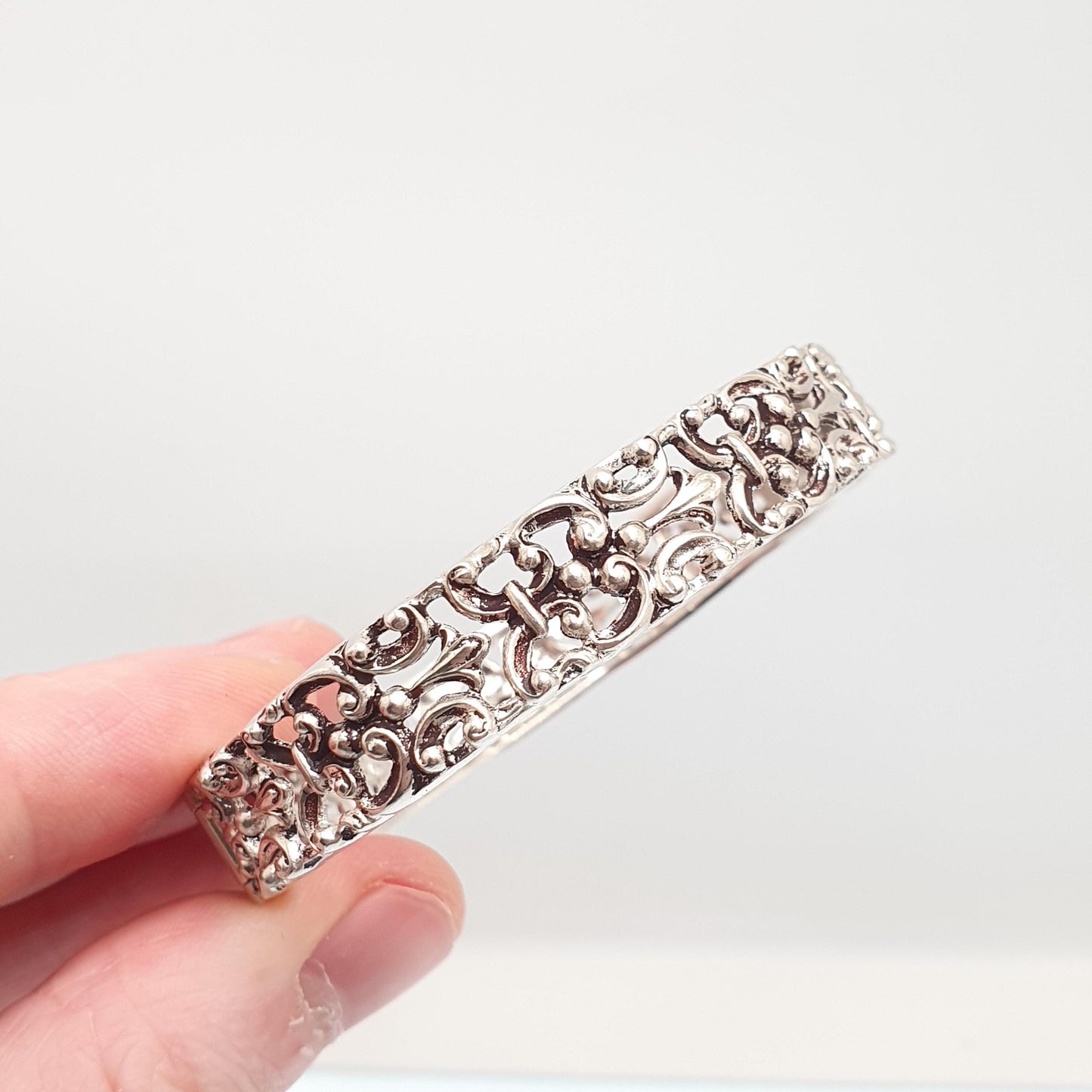 Antique Victorian Solid Silver Fleur De Lis Snap Bracelet Bangle Pierced Pattern Art Nouveau 22.69g Vintage Womens