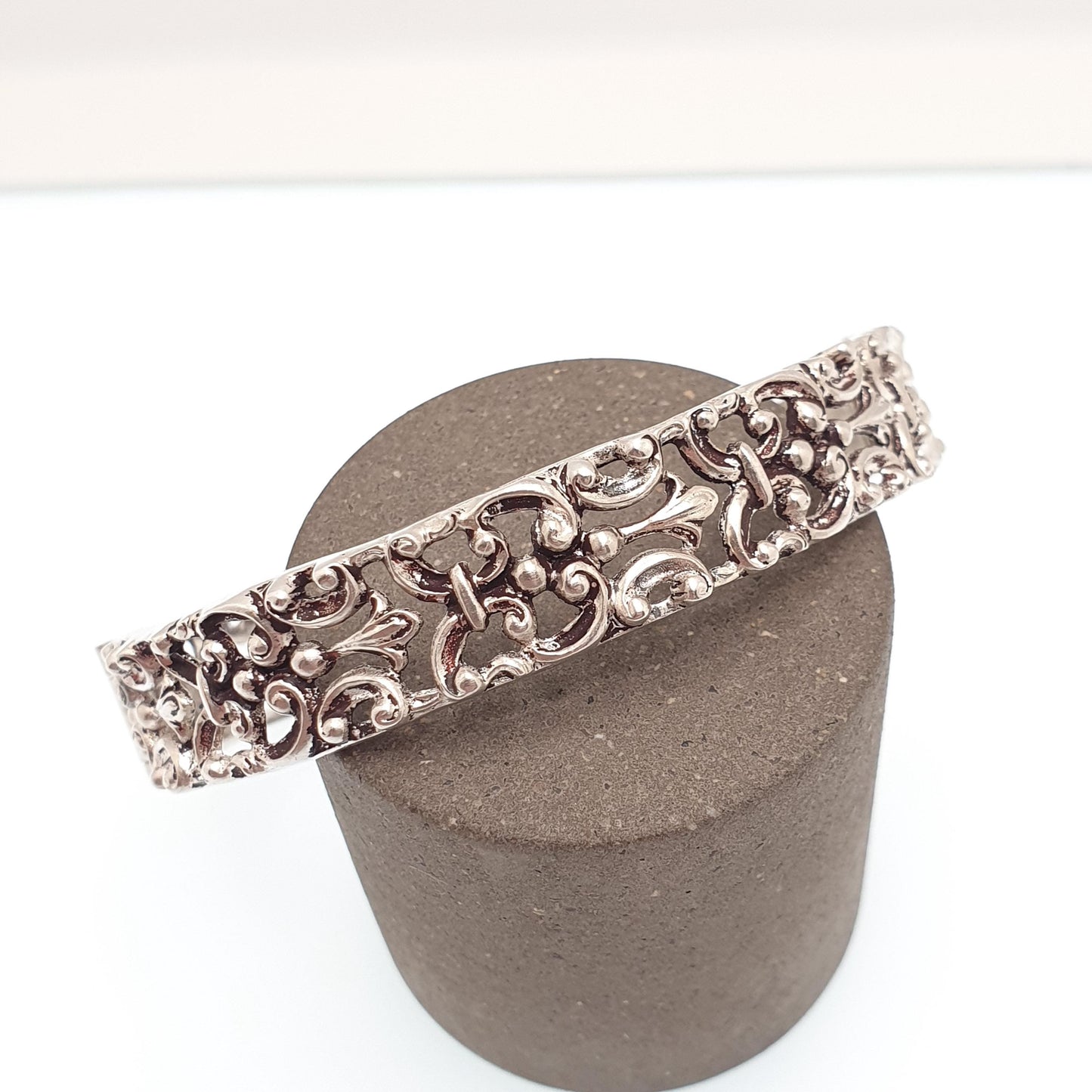 Antique Victorian Solid Silver Fleur De Lis Snap Bracelet Bangle Pierced Pattern Art Nouveau 22.69g Vintage Womens