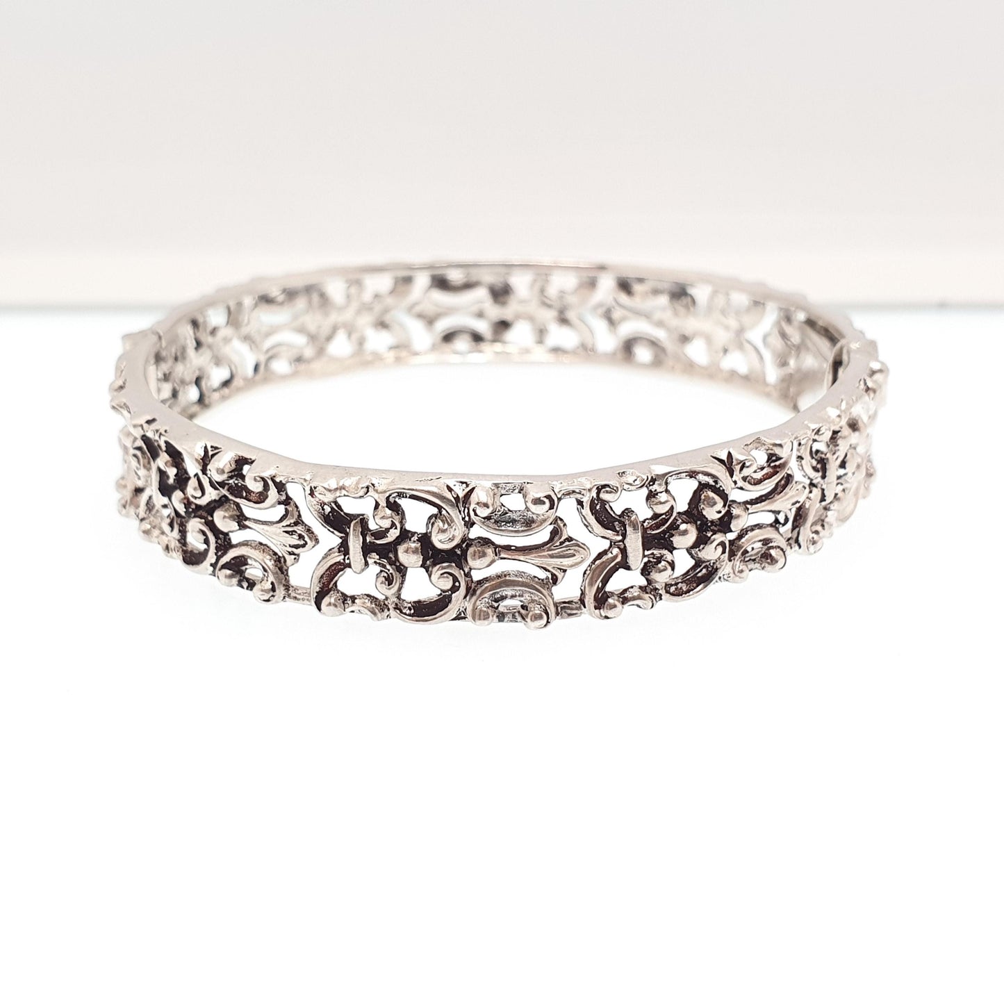 Antique Victorian Solid Silver Fleur De Lis Snap Bracelet Bangle Pierced Pattern Art Nouveau 22.69g Vintage Womens