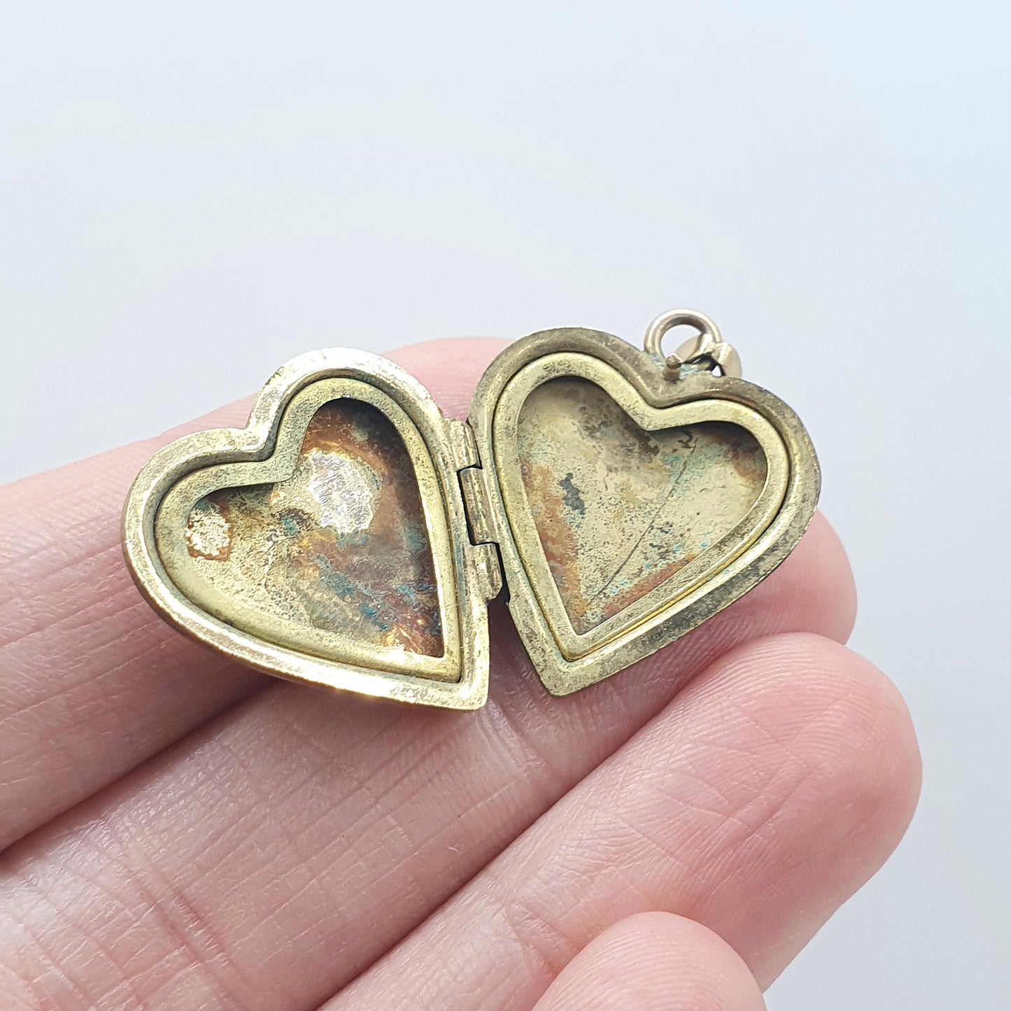 Vintage Rolled Gold Heart Locket Pendant Necklace Cube Geometric Pattern Photo Gold Filled Womens Jewellery Jewelry