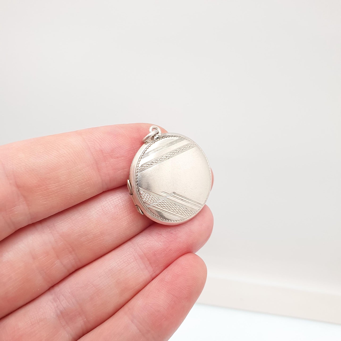 Antique Solid Silver Locket Art Deco Geometric Pattern Round Circle Necklace Pendant Vintage Jewellery