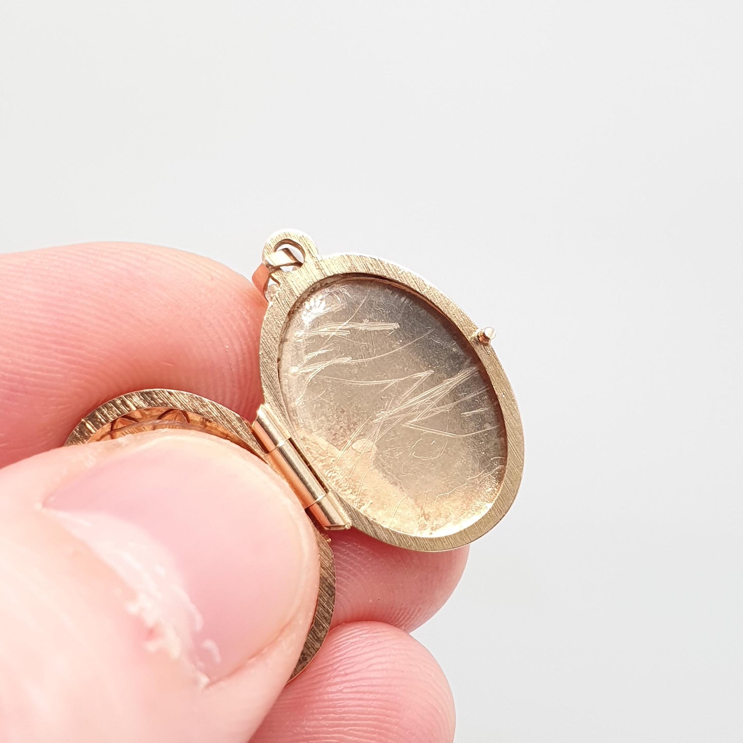Vintage Solid 9ct 9k Gold Locket Oval All 9kt Flower Engraved Necklace Photo Picture Pendant